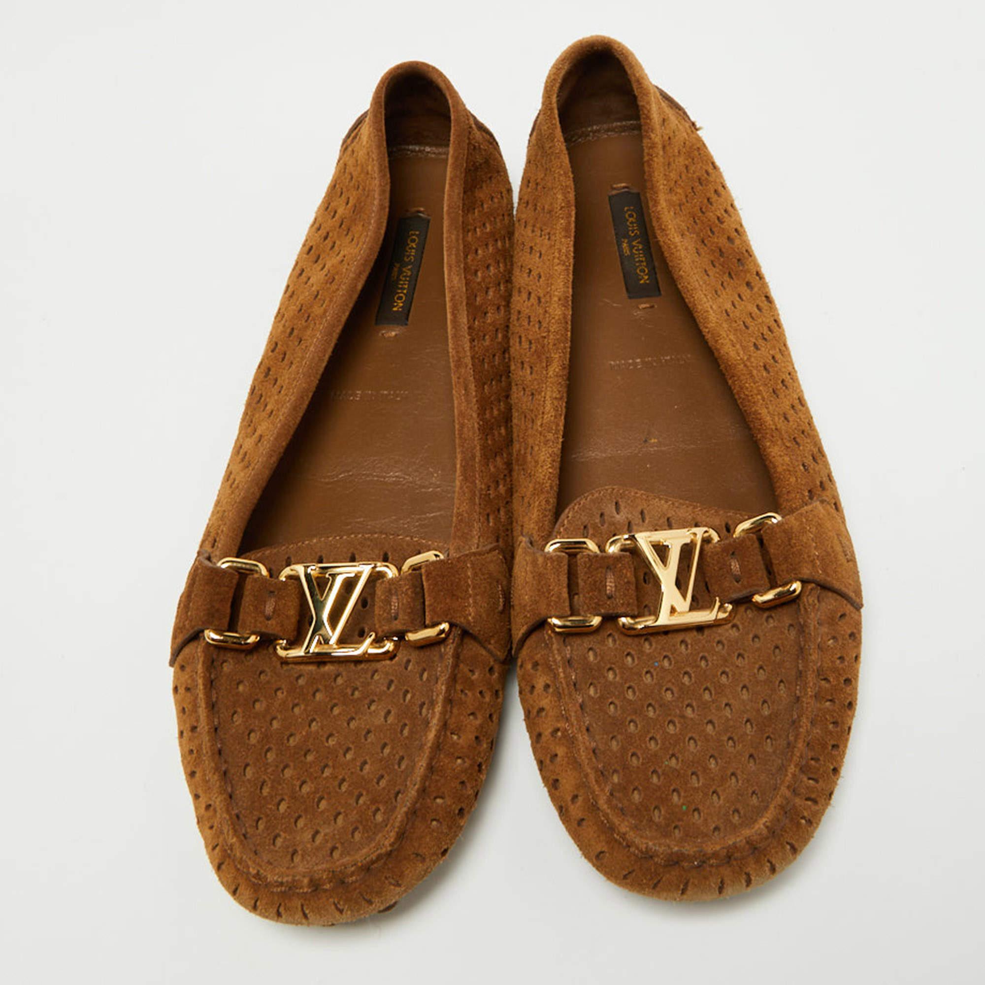 Louis Vuitton Brown Perforated Suede Oxford Loafers Size 37.5 In Good Condition For Sale In Dubai, Al Qouz 2