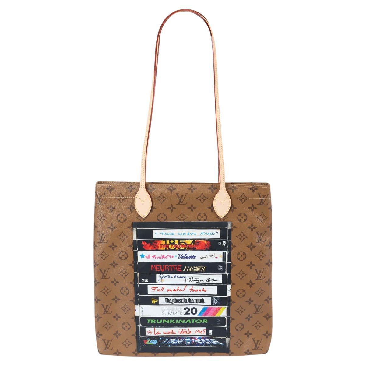 LOUIS VUITTON toile marron Monogramme inversé 2020 CARRY IT VHS Tote Bag en vente