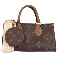 Bolso Onthego East West de Louis Vuitton en lona recubierta con el monograma invertido en marrón