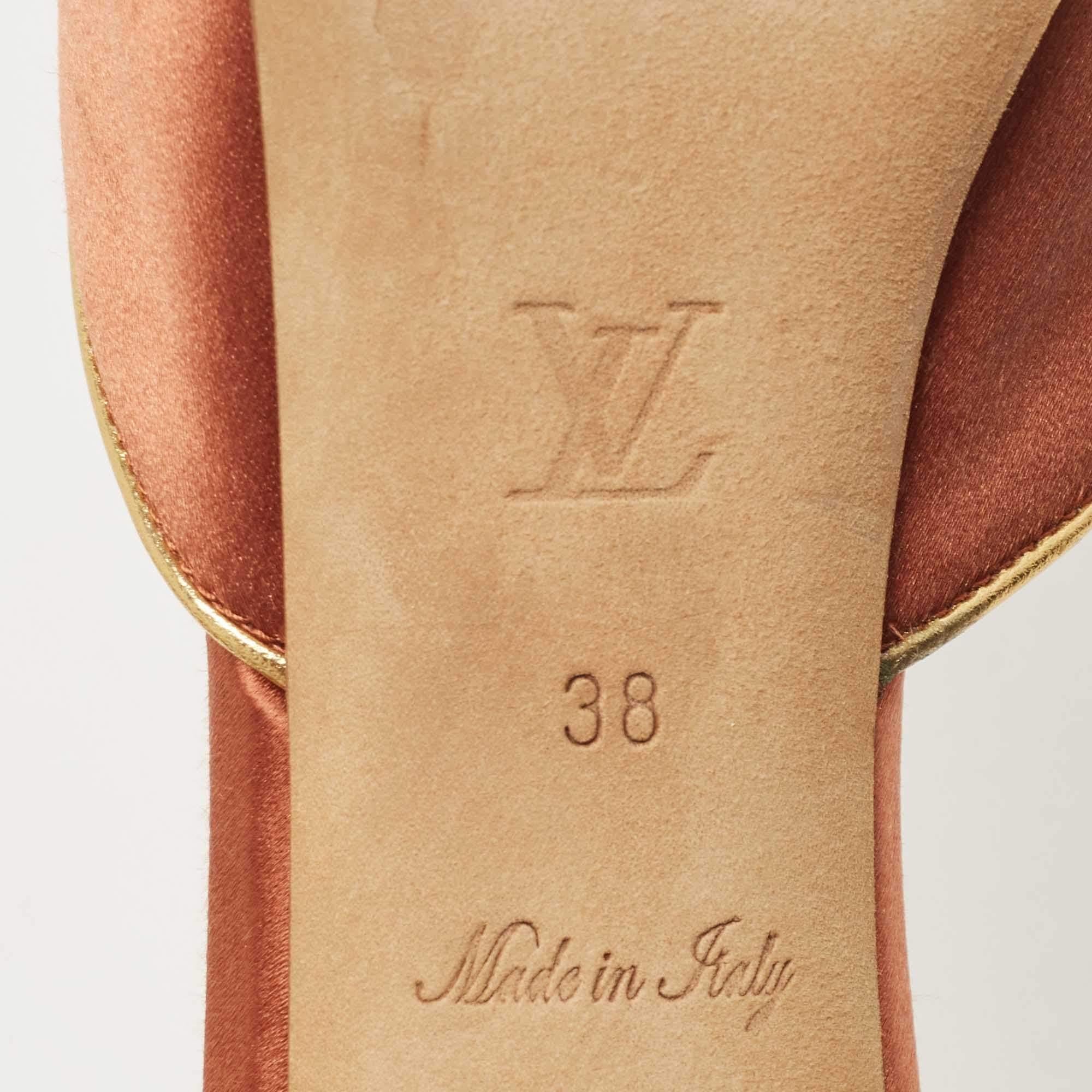 Louis Vuitton Brown Satin verschönert Peep Toe Slide Sandalen Größe 38 im Angebot 2