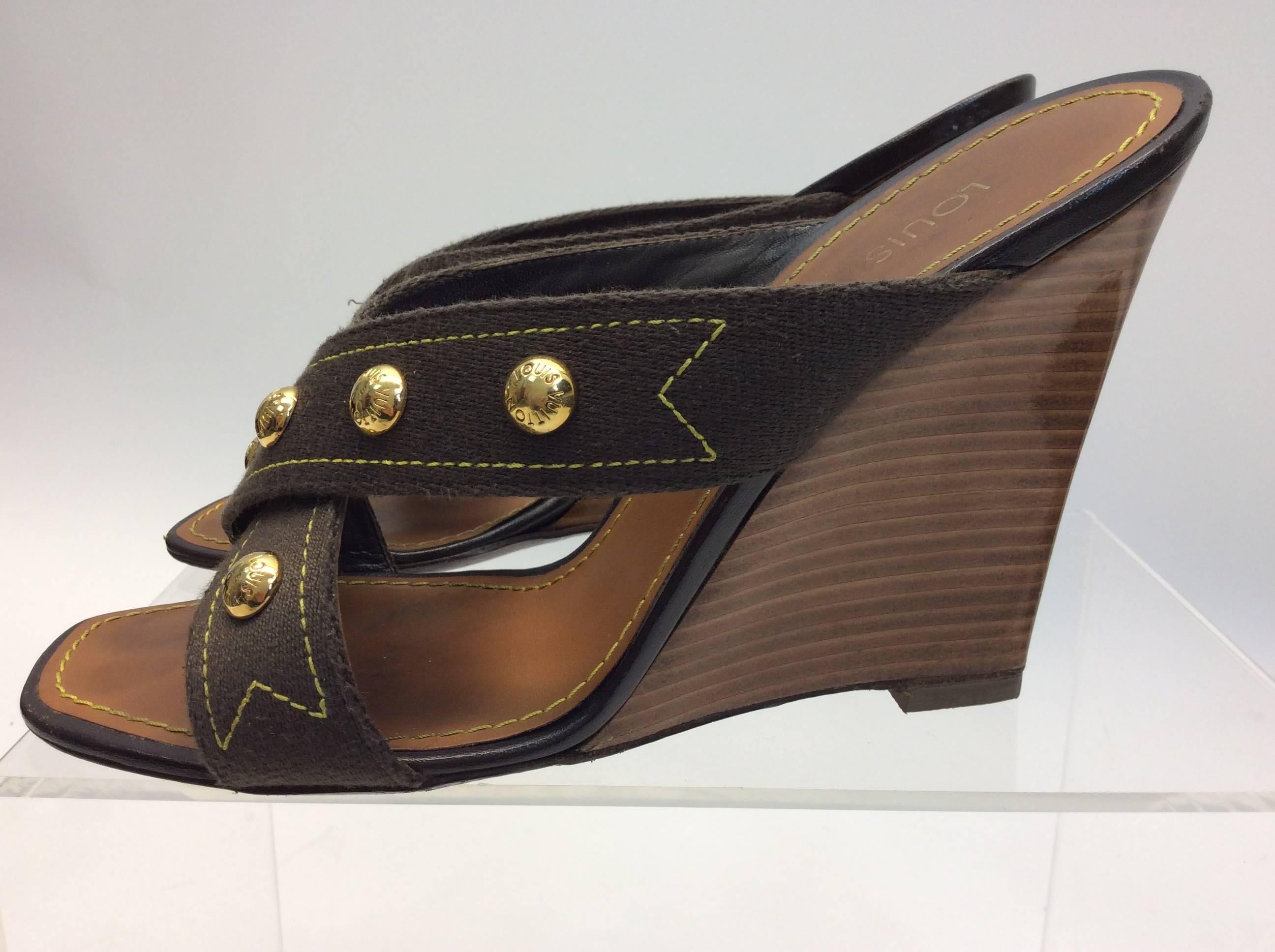 Louis Vuitton Brown Studded Leather Wedge
$250
Made in Italy
Size 39
4.5