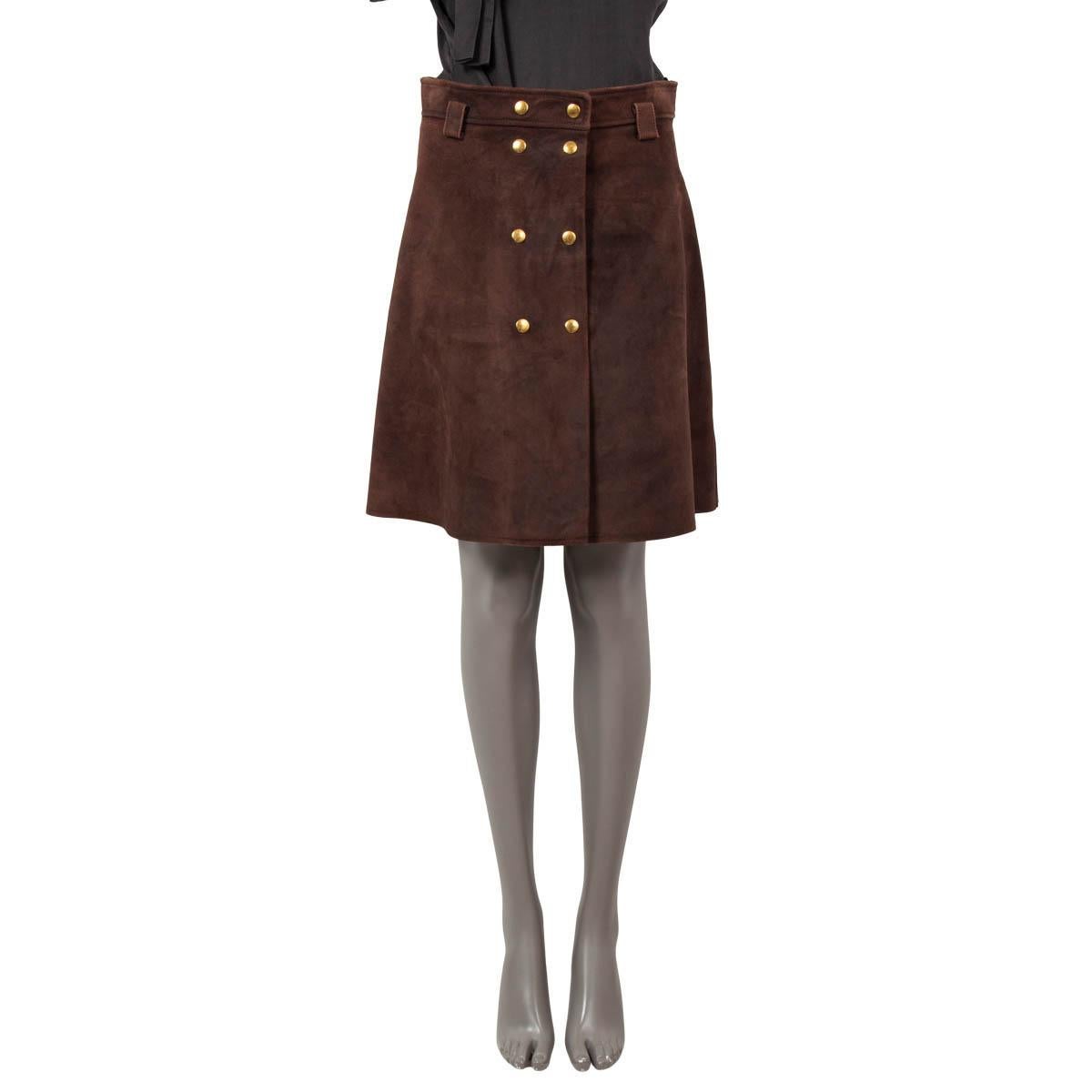 100% authentic Louis Vuitton mini A-line skirt in brown suede calfskin leather (100%) with belt loops. Opens with gold snap buttons on the front. Has been worn and shows press marks from the hanger as well as overall signs of use.

Measurements
Tag