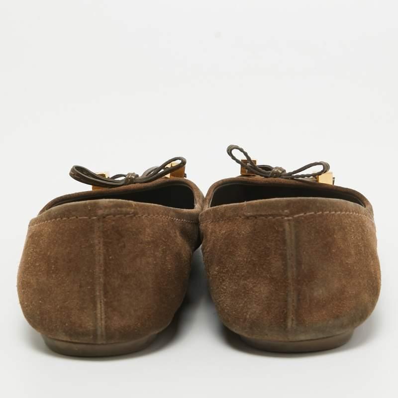 Louis Vuitton Bailarinas con Lazo en Ante Marrón Dados Talla 38 en venta 1