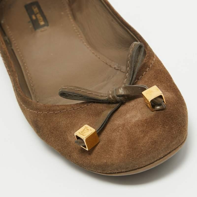 Louis Vuitton Bailarinas con Lazo en Ante Marrón Dados Talla 38 en venta 3