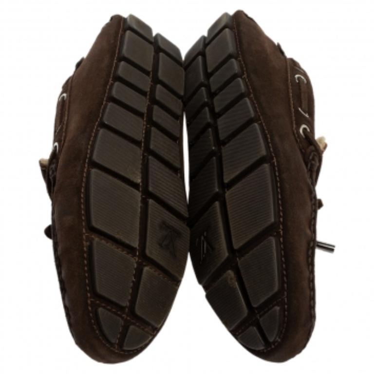 Louis Vuitton loafers are loved by fashion icons worldwide and are perfect for making a fashion statement. These brown Arizona loafers are crafted from suede and feature a neat design. They flaunt round toes, tie detailing, comfortable fun-lined