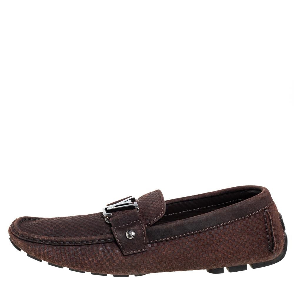 Look sharp and neat with this pair of Monte Carlo loafers from Louis Vuitton. They have been crafted from brown suede and designed with the art of fine stitching and the signature LV on the uppers. The pair is complete with comfortable insoles and