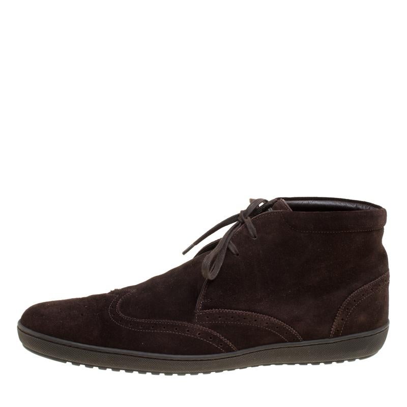 Louis Vuitton's sneaker boots standout for a debonair finish! Crafted with smooth suede, they have a simple structure and a lovely brown hue. They come with round toes and easy lace-up fronts. The insoles are leather lined and carry brand labelling.
