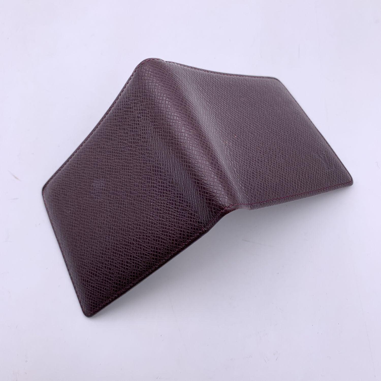 Louis Vuitton Brown Taiga Leather Card Holder Bifold Wallet In Excellent Condition For Sale In Rome, Rome