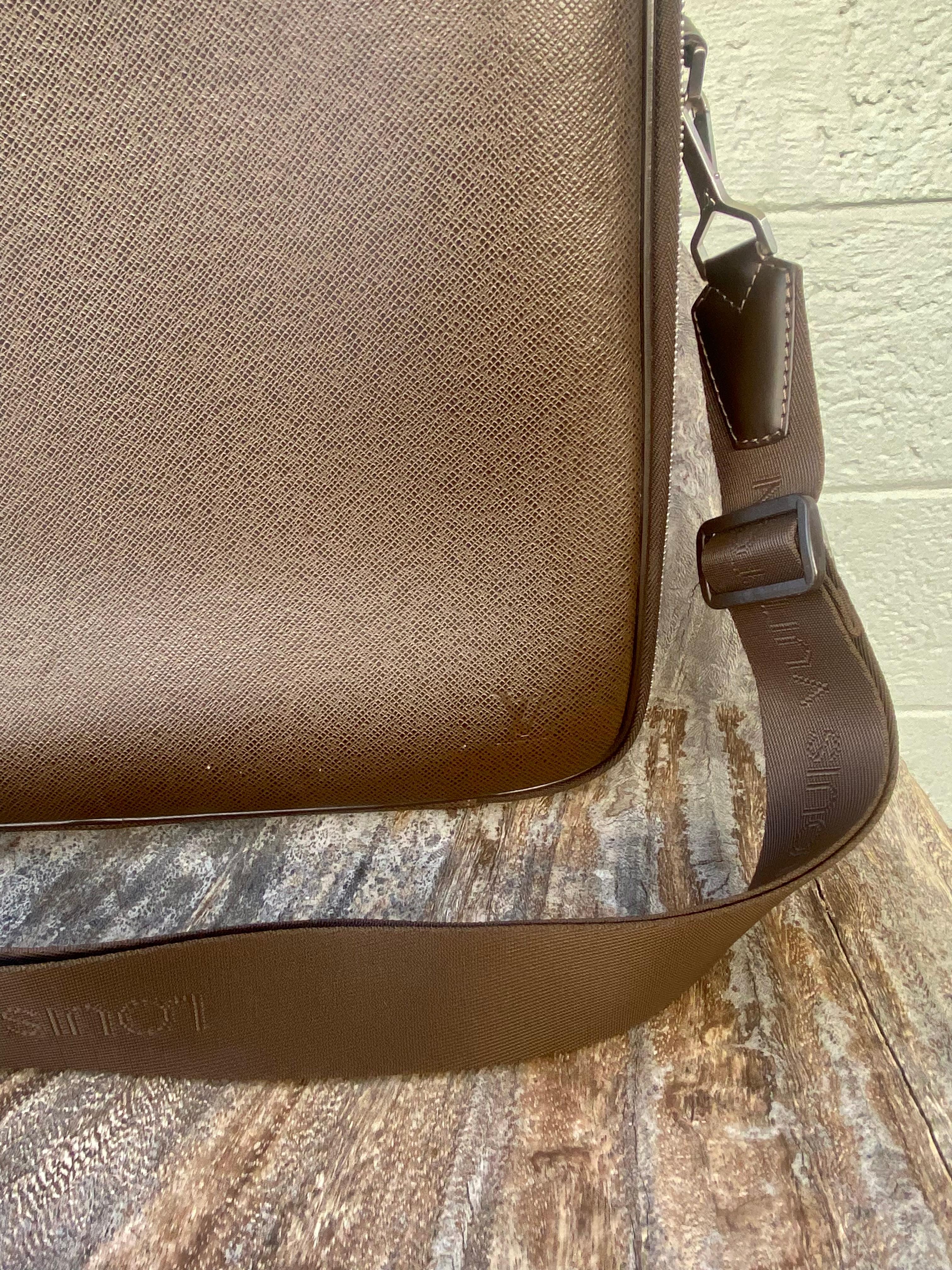 Louis Vuitton Brown Taiga Leather Crossbody Messenger Bag For Sale 11