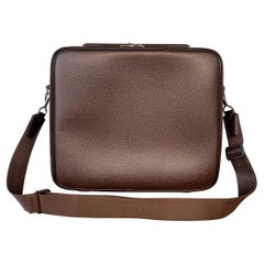 Louis Vuitton - Sac à bandoulière en cuir marron « Taiga »
