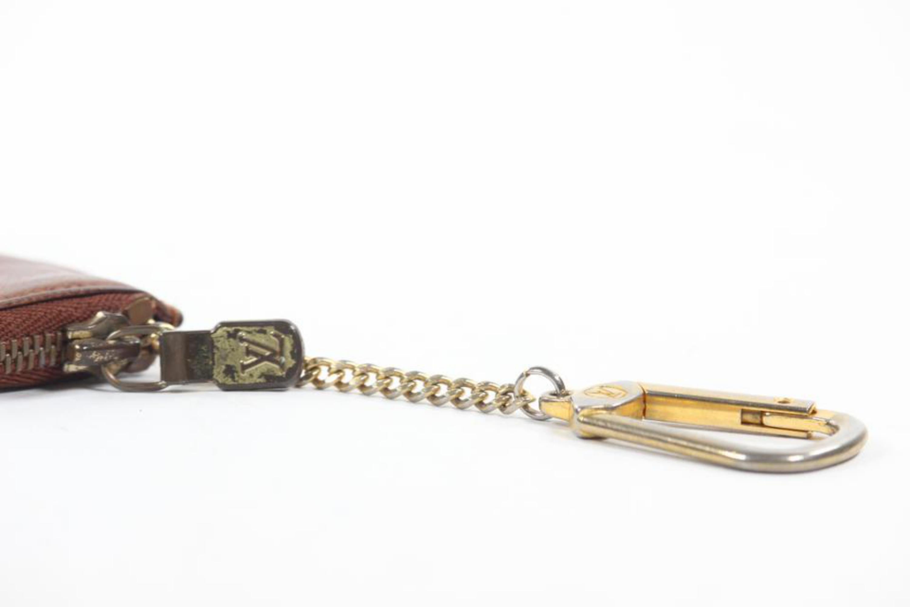 Louis Vuitton - Porte-clés en cuir marron Taiga 13lv1103 en vente 4