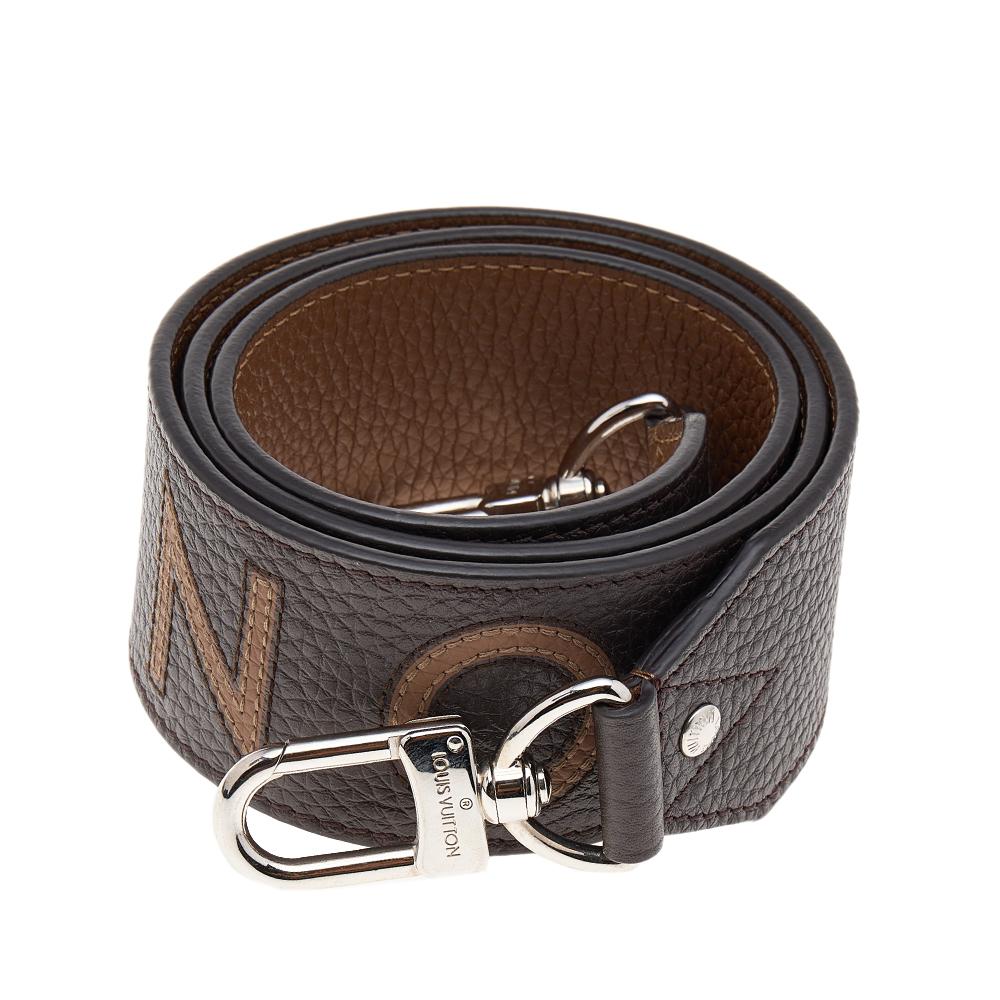 For all your favorite designer handbags, this Bandouliere shoulder bag strap from Louis Vuitton is just the right alternative. Sturdy, stylish, and versatile, this bag strap adds an opulent touch to all your bags. It is made from brown Taurillon