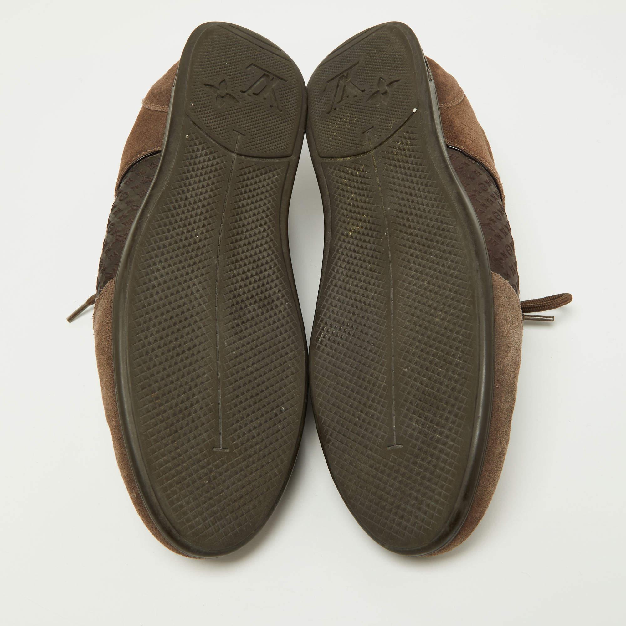 Louis Vuitton Brown Textured Suede and Monogram Fabric Low Top Sneakers Größe 39. im Angebot 1