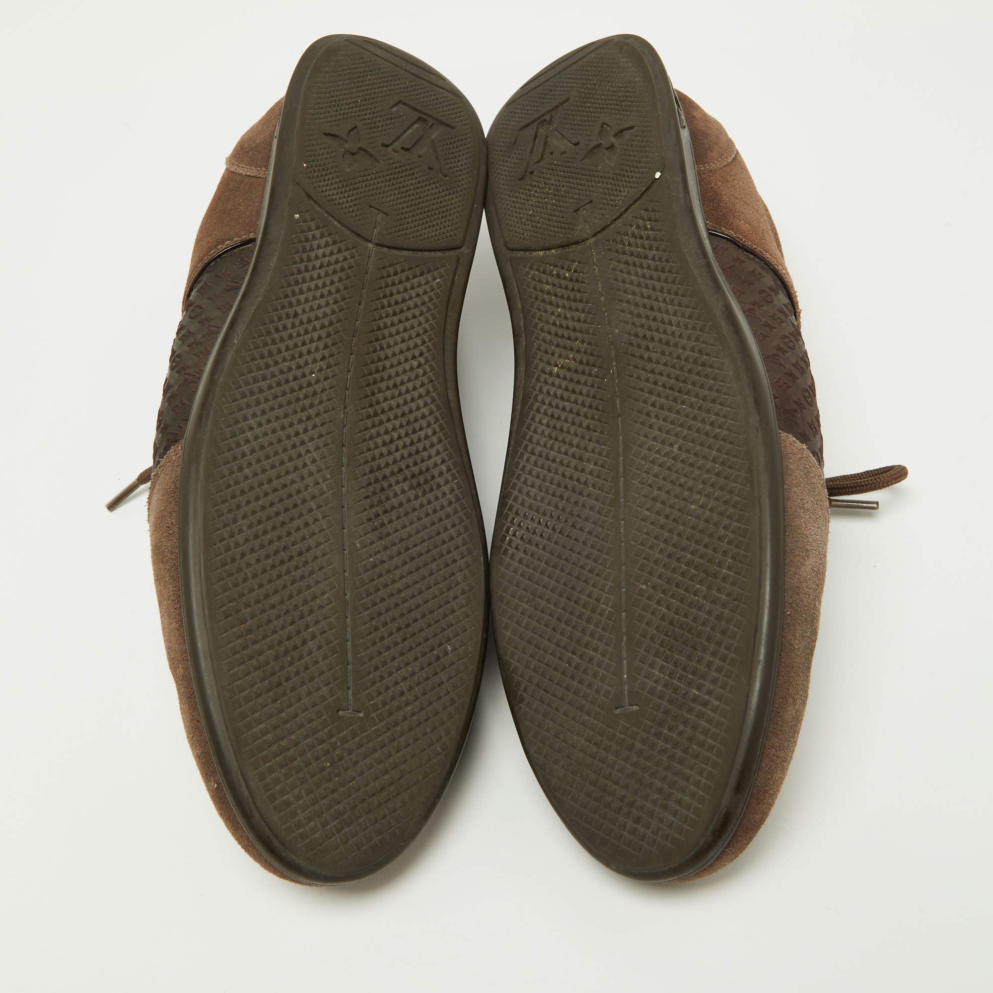 Women's Louis Vuitton Brown Textured Suede and Monogram Fabric Low Top Sneakers Size 39. For Sale