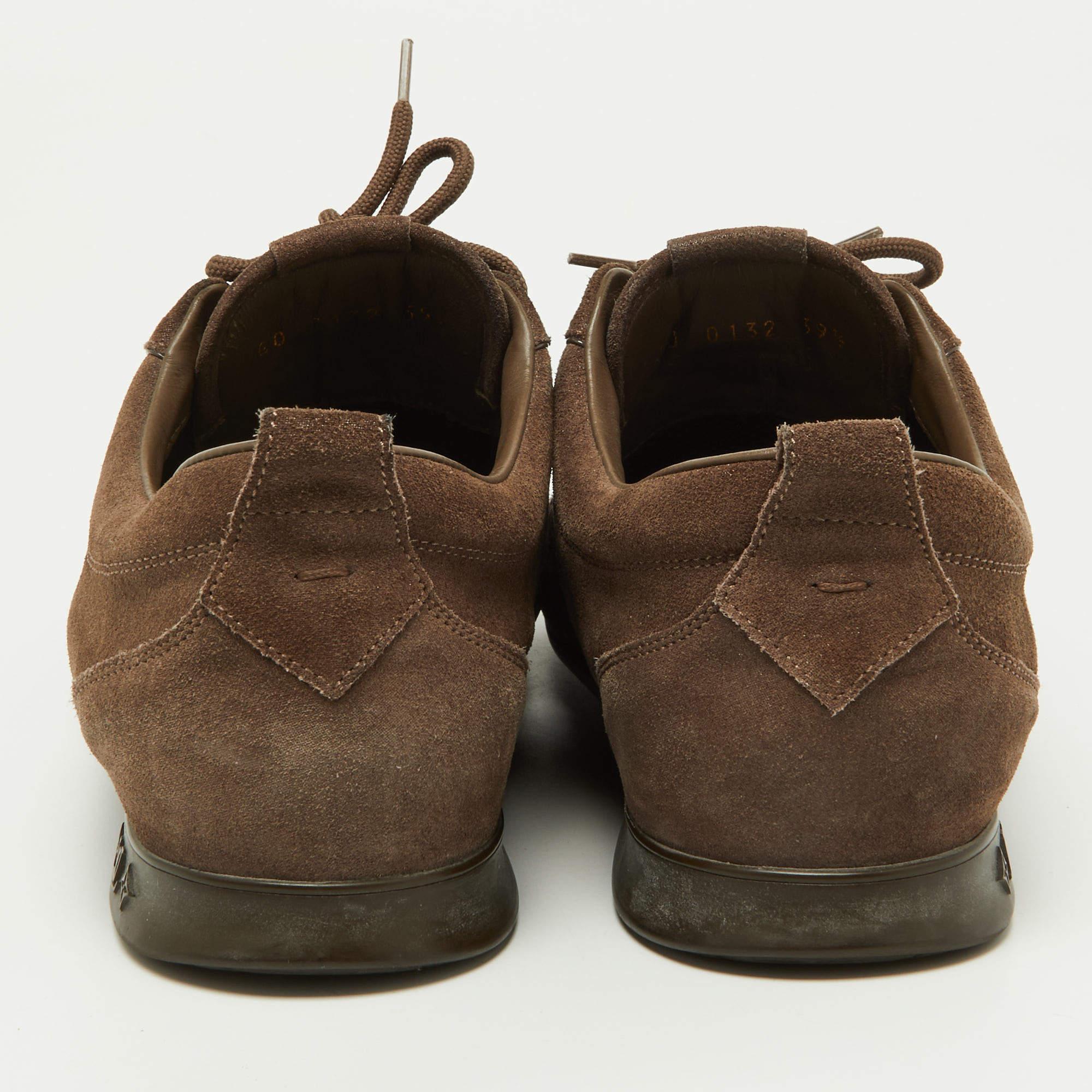 Louis Vuitton Brown Textured Suede and Monogram Fabric Low Top Sneakers Size 39. For Sale 2