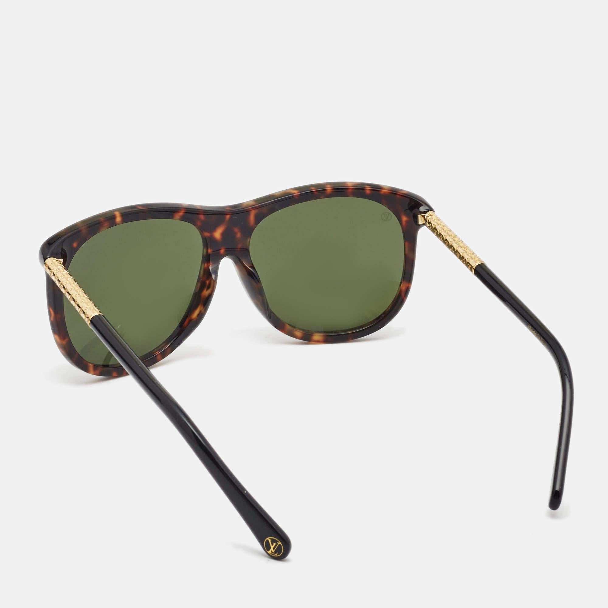Embrace sunny days in full style with the help of this pair of Louis Vuitton sunglasses. Created with expertise, the luxe sunglasses feature a well-designed frame and high-grade lenses that are equipped to protect your eyes.

Includes: Original