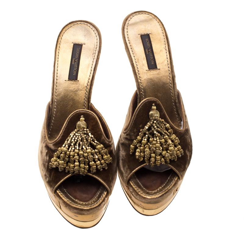 Keep it casual and chic with these velvet sandals. This stylish pair comes with premium quality leather soles and high wedge heels. These fashionable sandals from Louis Vuitton can give your entire ensemble a makeover. These exclusive brown beauties