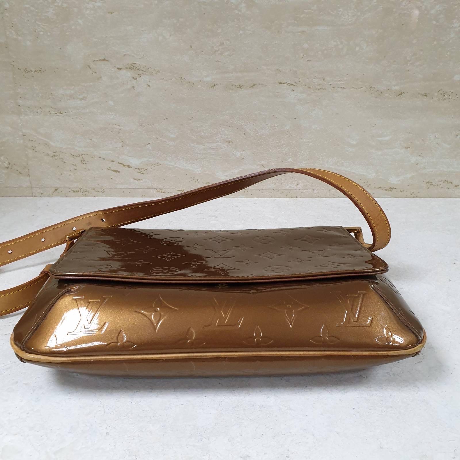 Louis Vuitton - Sac porté épaule marron « Vernis Thompson Street » Bon état - En vente à Krakow, PL