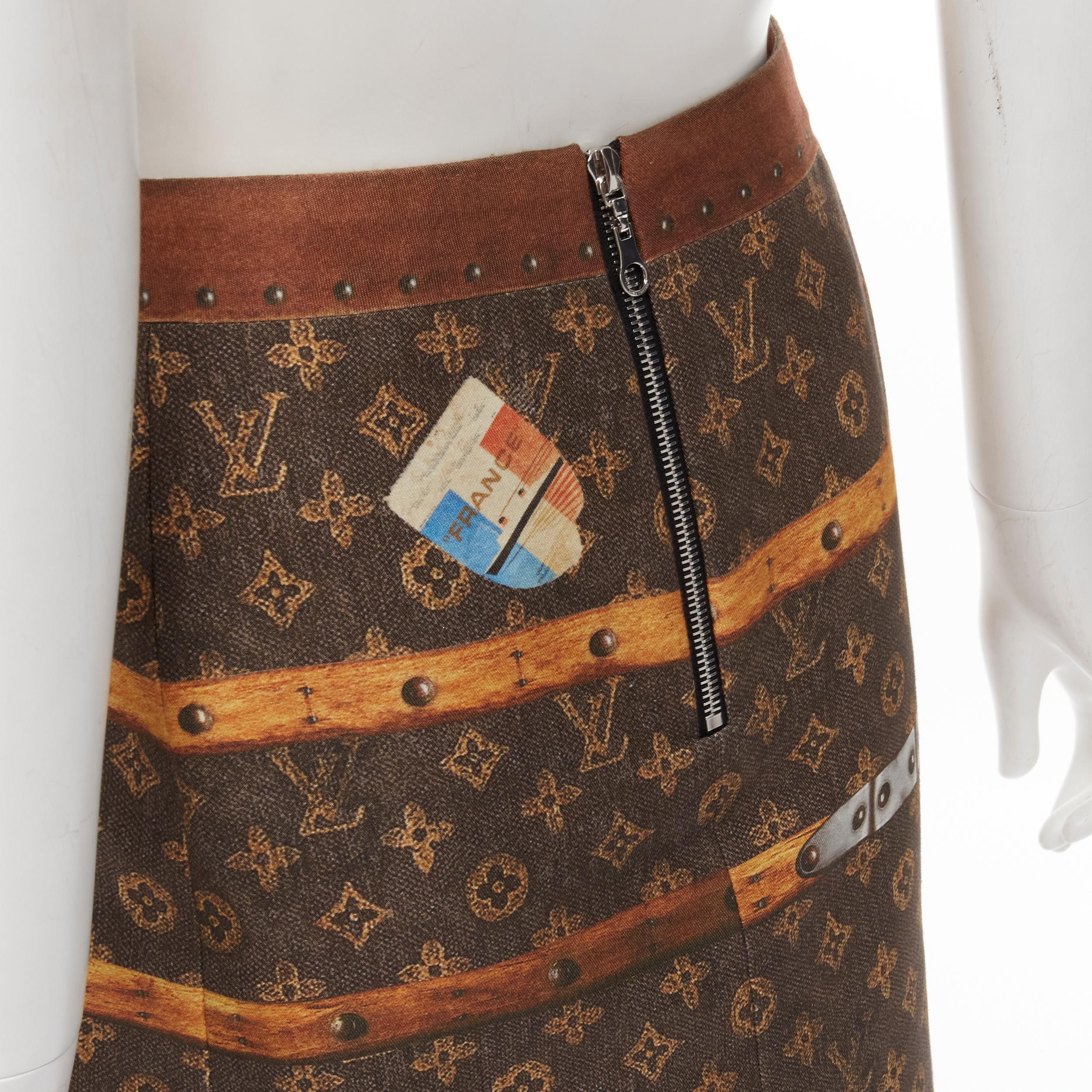 LOUIS VUITTON brown Vintage Trunk Monogram print A-line cotton skirt FR34 XS 
Reference: ANWU/A00776 
Brand: Louis Vuitton 
Designer: Nicolas Ghesquiere 
Collection: Trunk Collection 
Material: Feels like cotton 
Color: Brown 
Pattern: Monogram