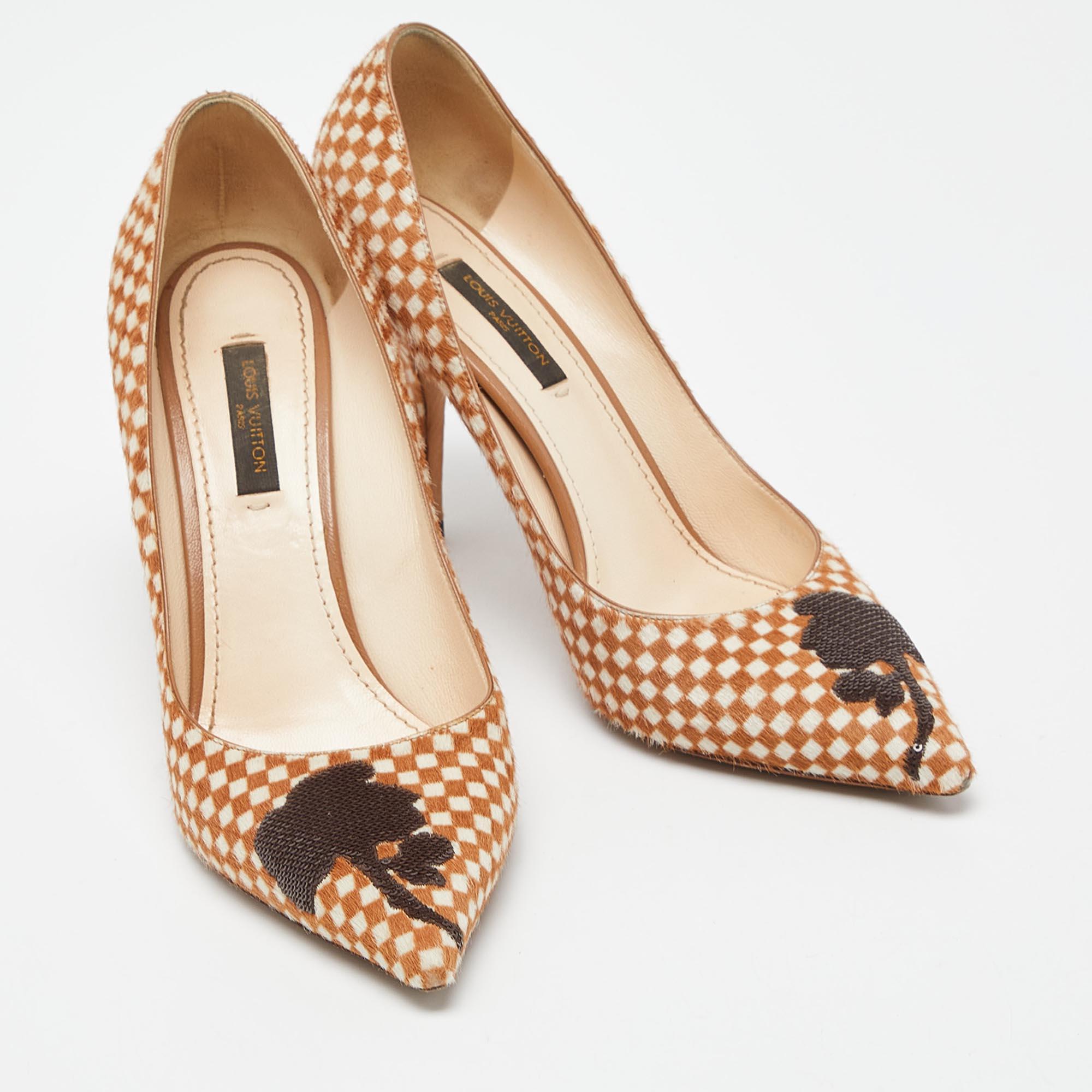 Women's Louis Vuitton Brown/White Daimier Calf Hair Pumps Size 37.5 For Sale