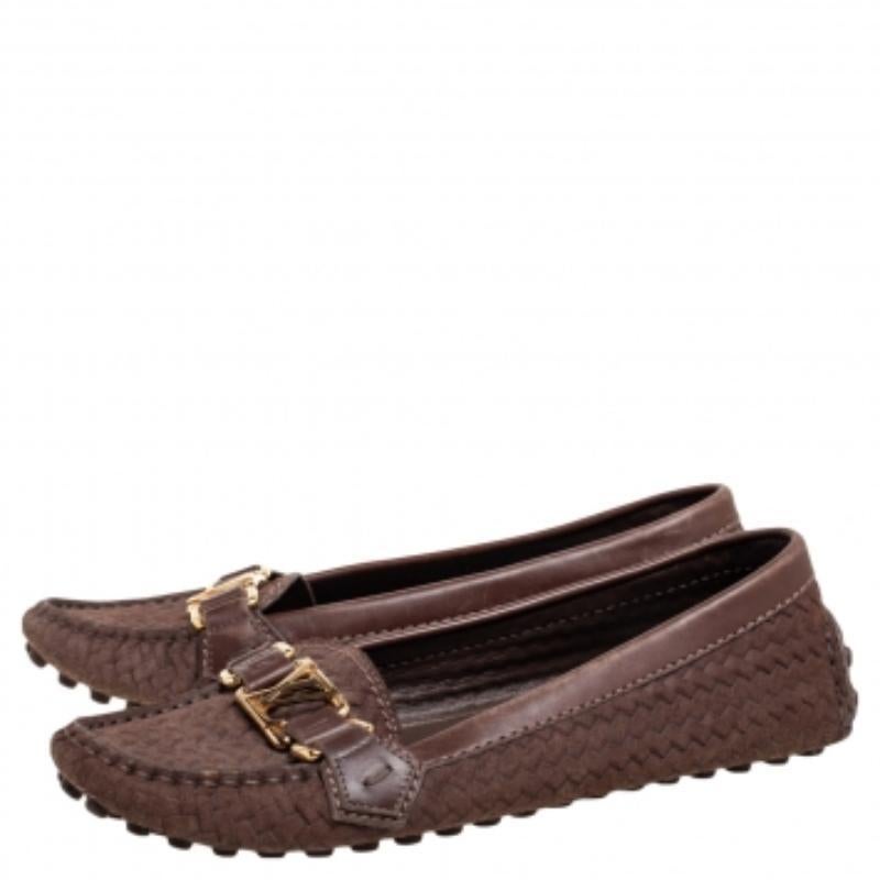 Louis Vuitton's loafers are loved by men and women worldwide as they are perfect for making a fashion statement. These brown loafers are crafted from woven suede and leather and feature a chic design. They flaunt round toes, LV motifs on the vamps,