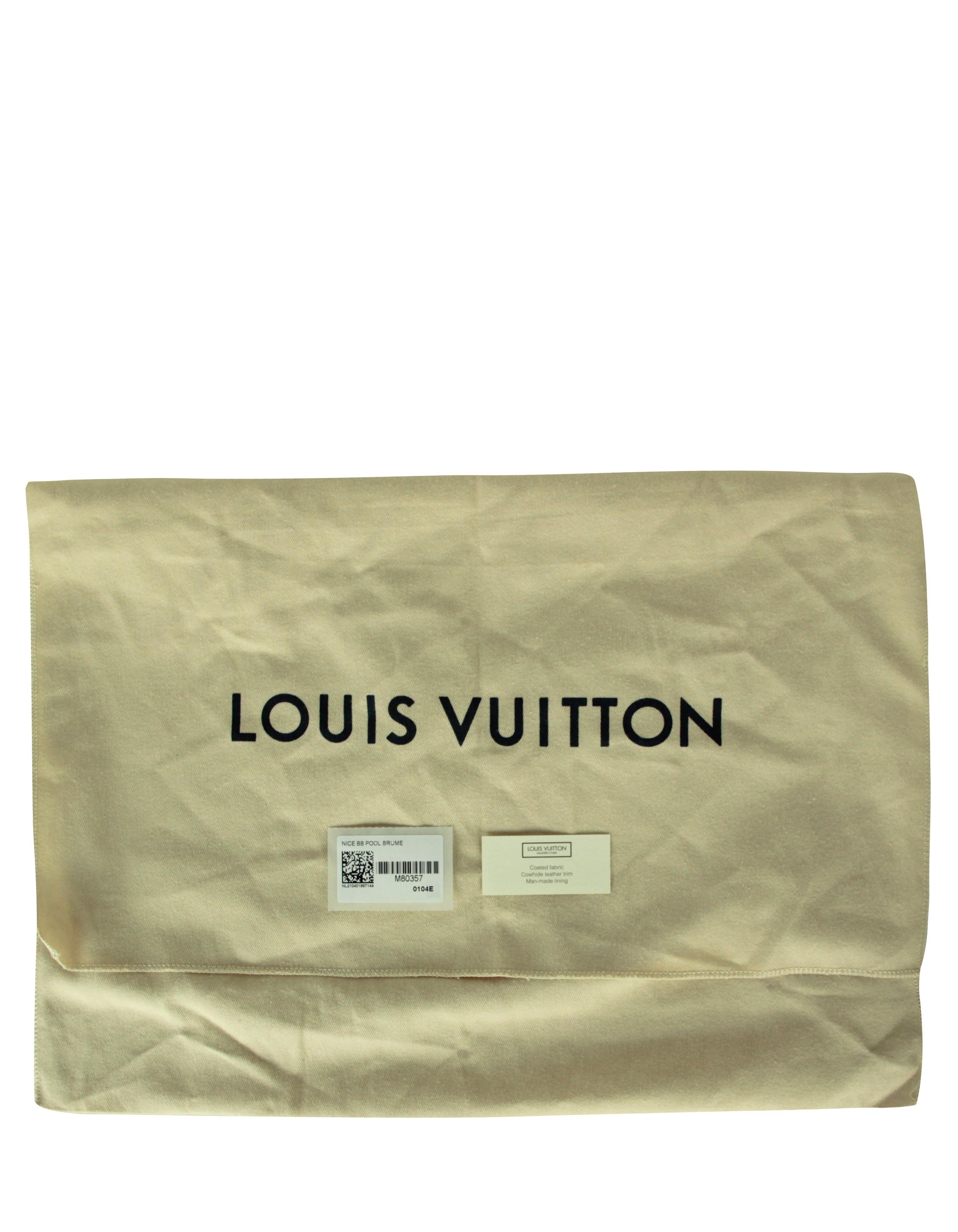 Louis Vuitton Brume Monogram Giant By The Pool Nice BB Vanity Case

Made In: Italy
Year of Production: 2021
Color: Brume
Hardware: Goldtone hardware
Materials: Coated canvas, leather trim
Lining: Leather lining
Closure/Opening: Zip
Exterior Pockets: