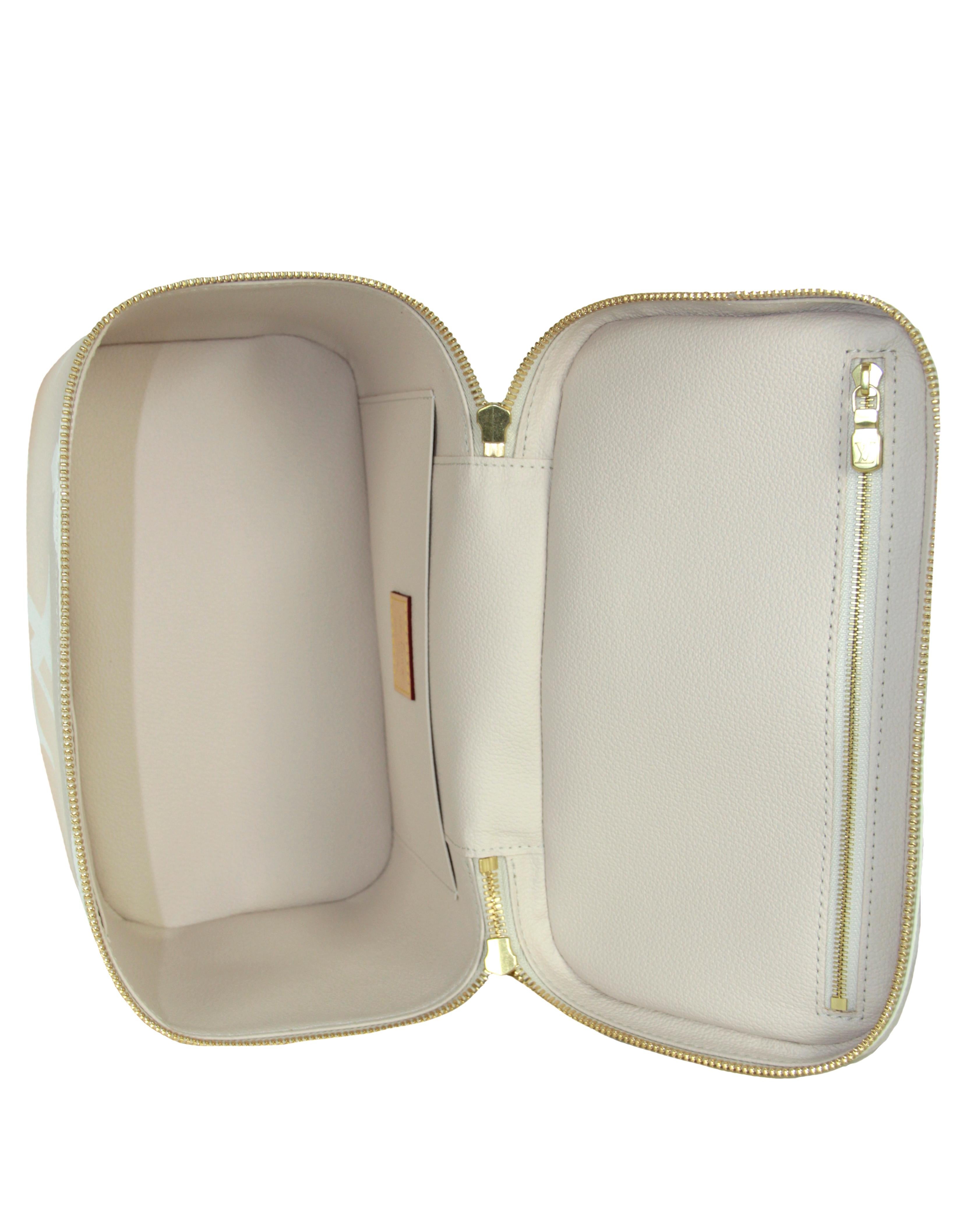 Women's Louis Vuitton Brume Monogram Giant By The Pool Nice BB Vanity Case