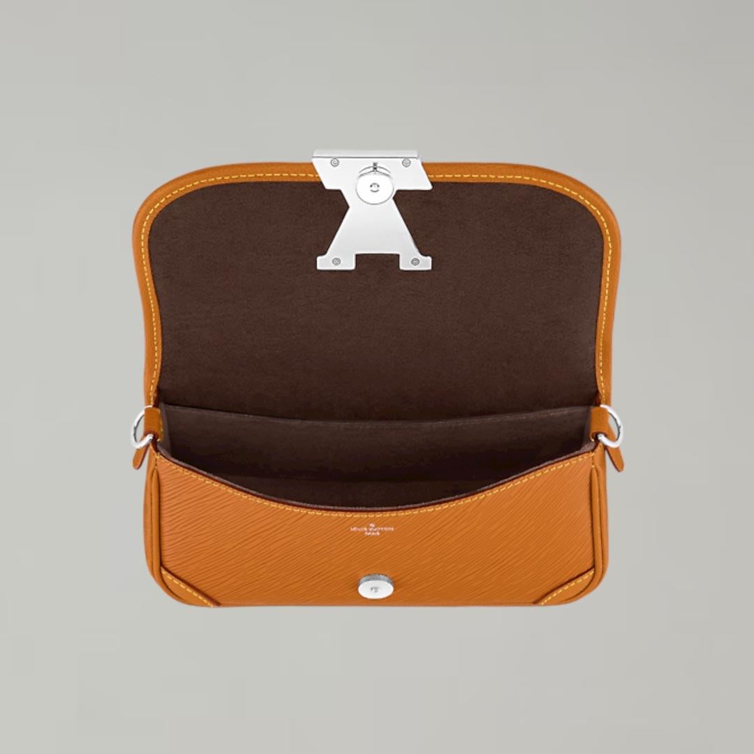 Louis Vuitton Buci bag Golden Honey Grained Epi cowhide leather For