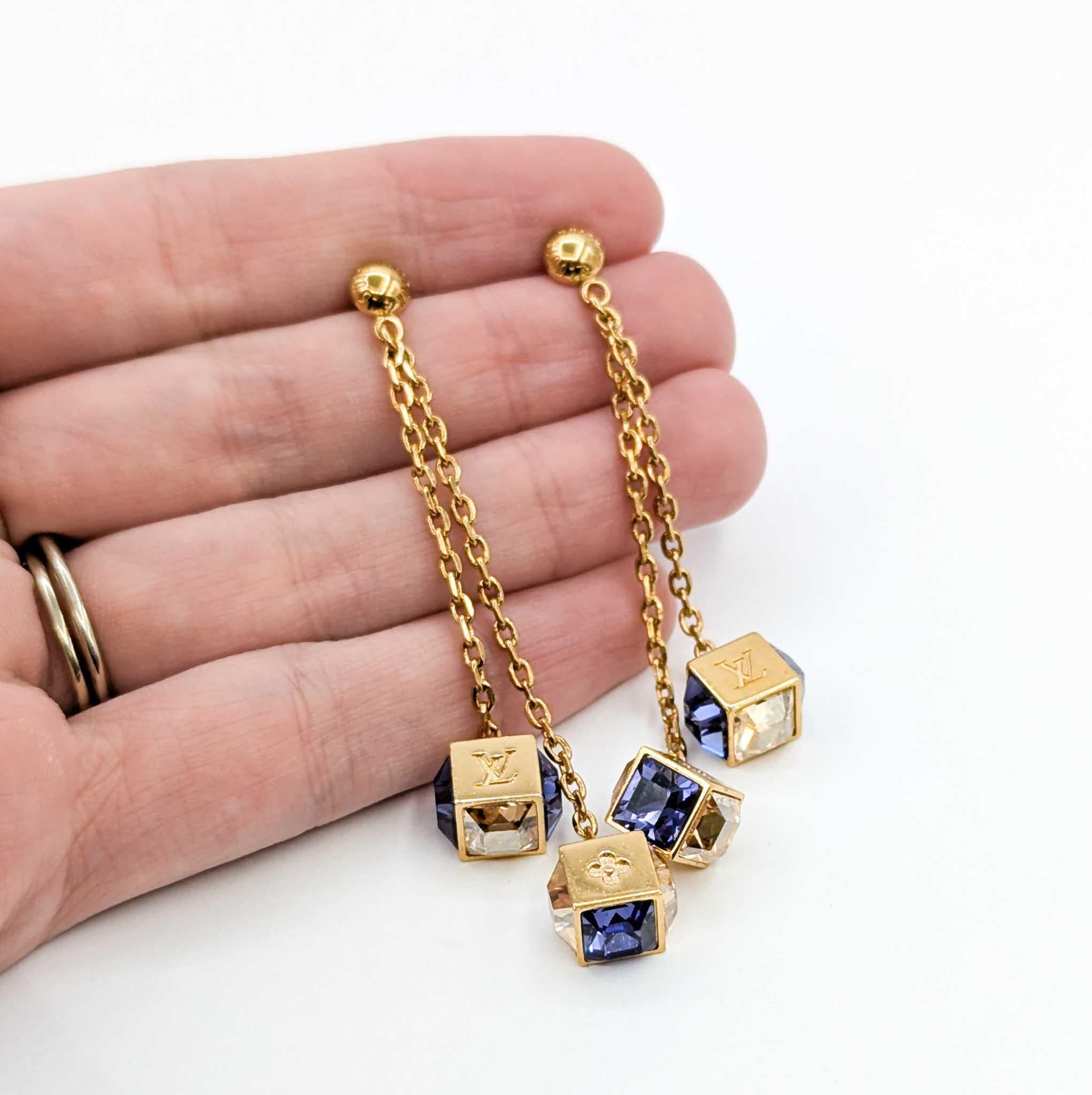 Louis Vuitton Buci d'Oreille Pandan Gamble Earrings In Excellent Condition For Sale In Bloomington, MN