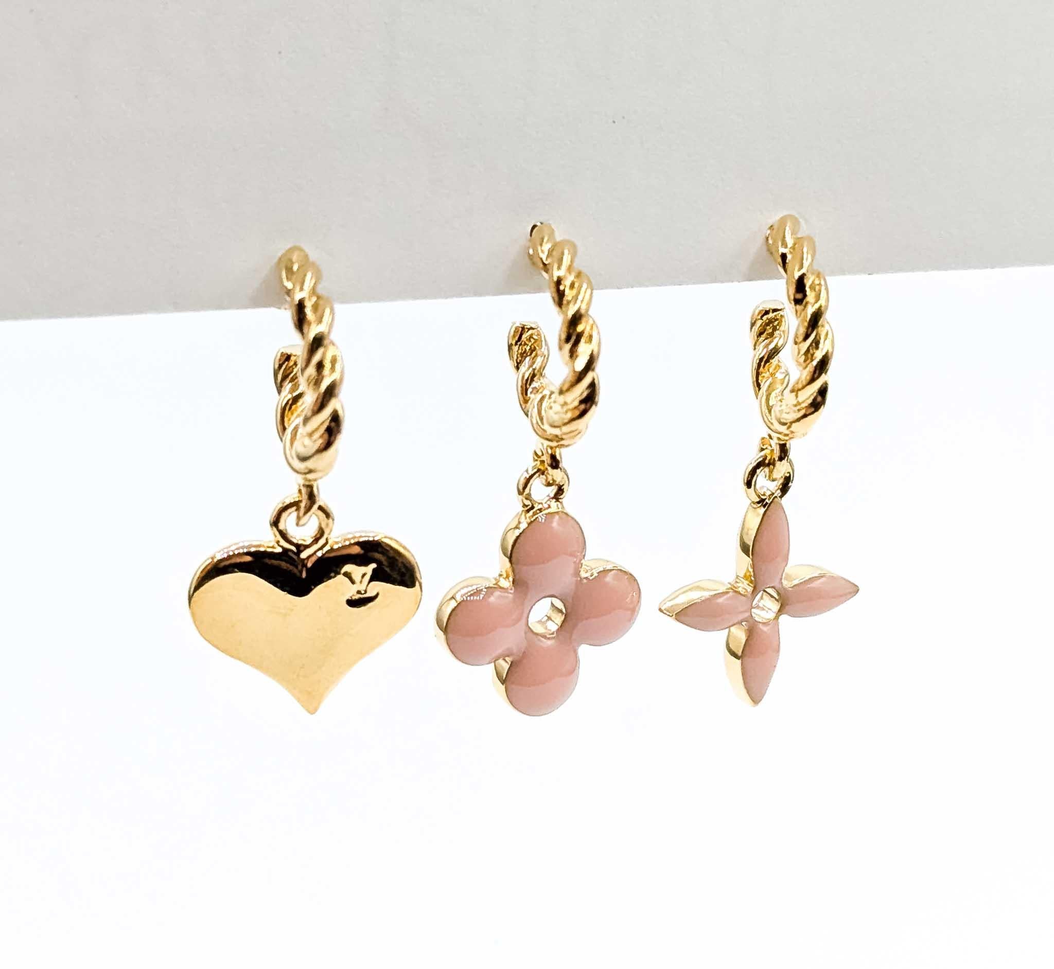 Louis Vuitton Buci d'Oreille Sweet Monogram Earrings en vente 5
