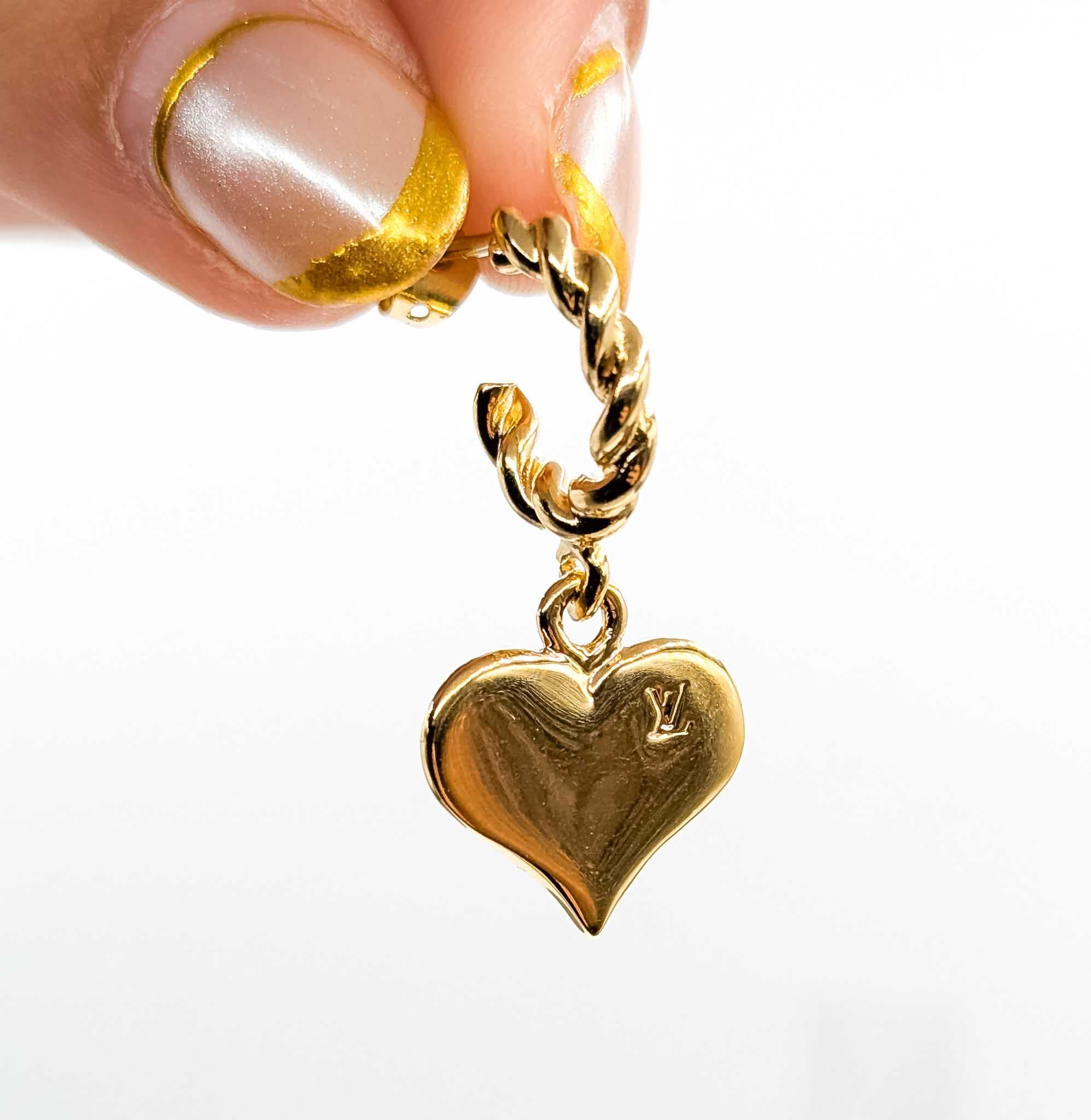 Louis Vuitton Buci d'Oreille Sweet Monogram Earrings en vente 2