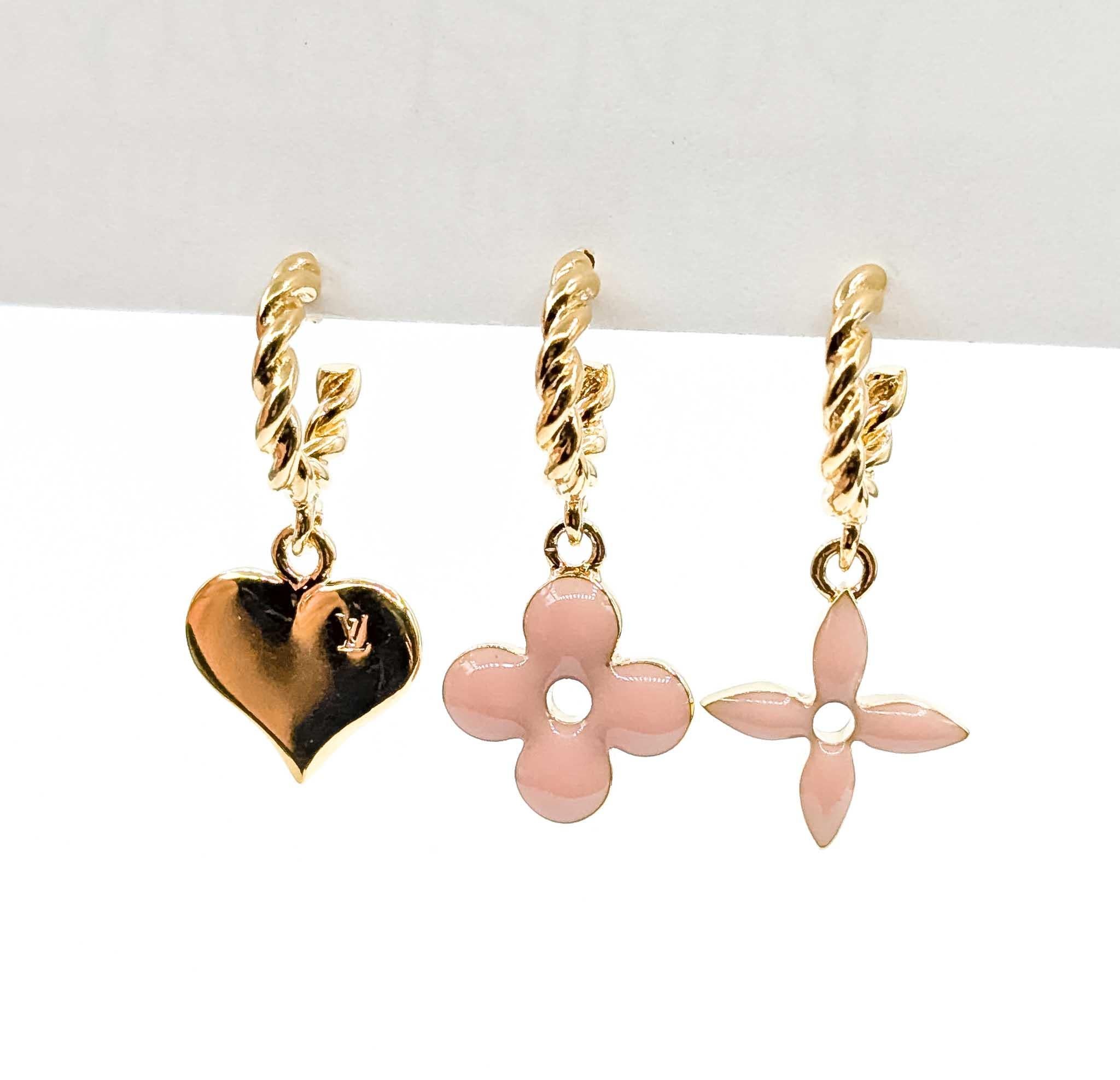 Louis Vuitton Buci d'Oreille Sweet Monogram Earrings en vente 4
