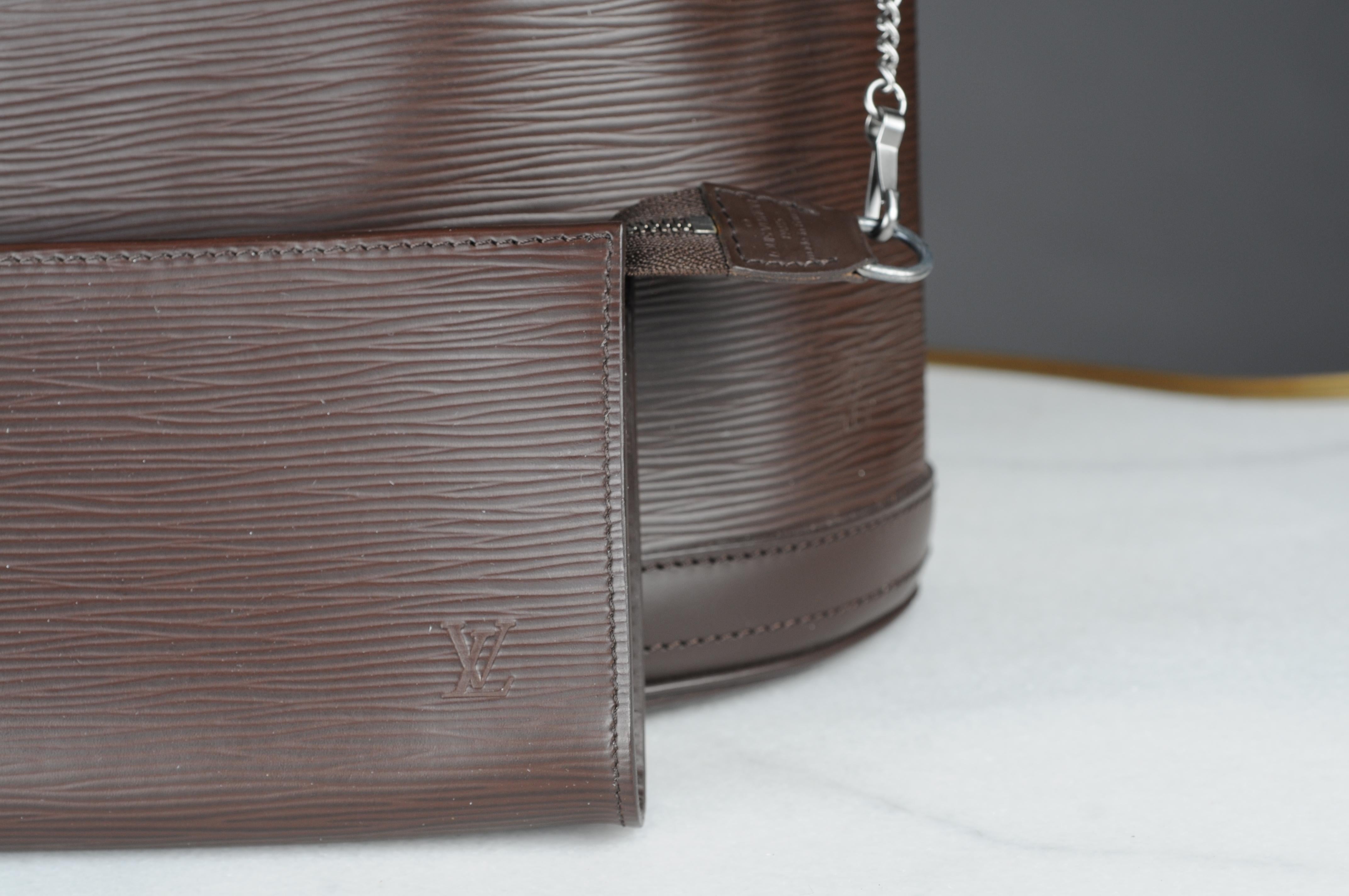 Louis Vuitton Bucket Bag PM brown Epi  For Sale 6
