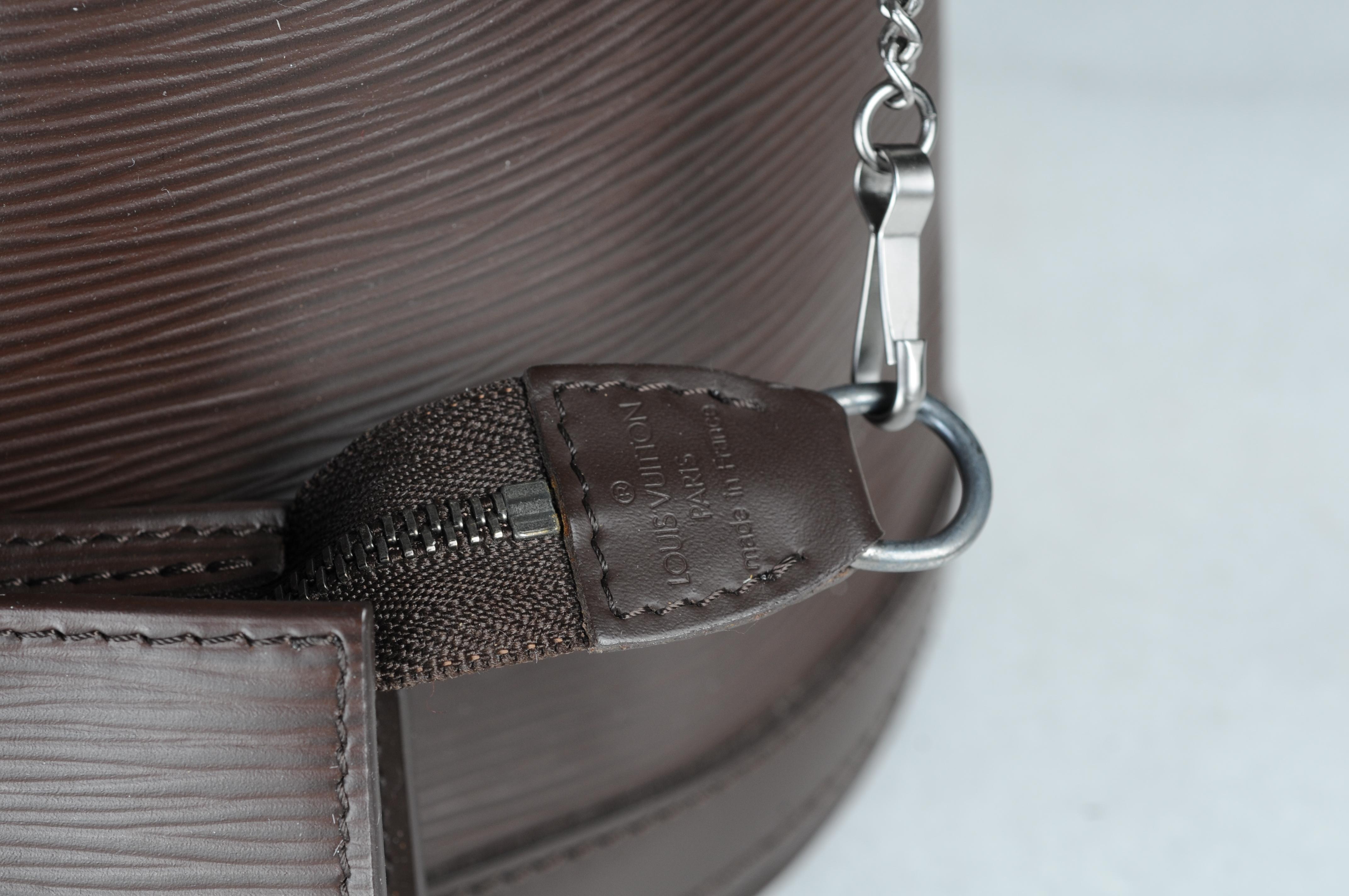 Louis Vuitton Bucket Bag PM brown Epi  For Sale 7
