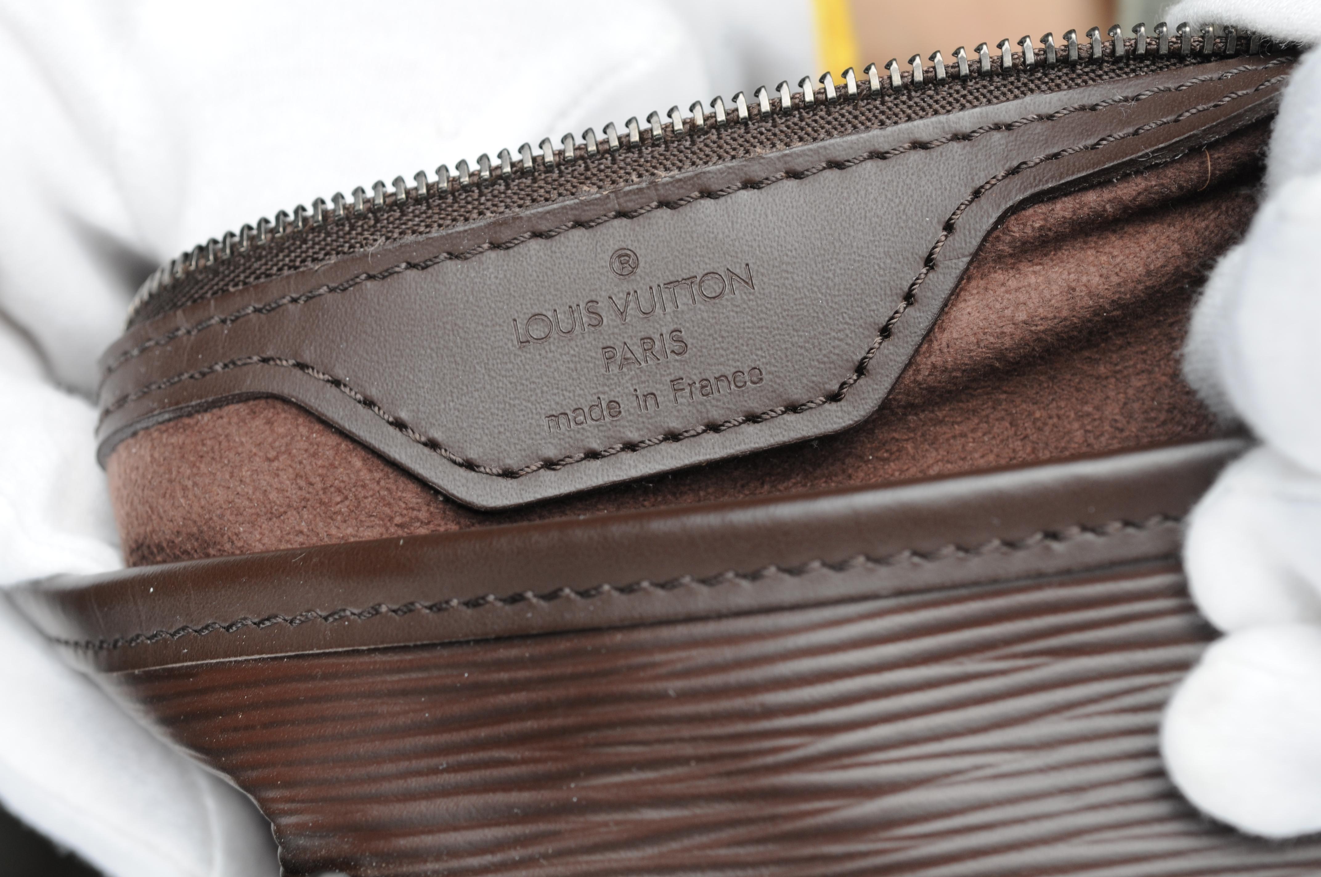 Louis Vuitton Bucket Bag PM brown Epi  For Sale 10