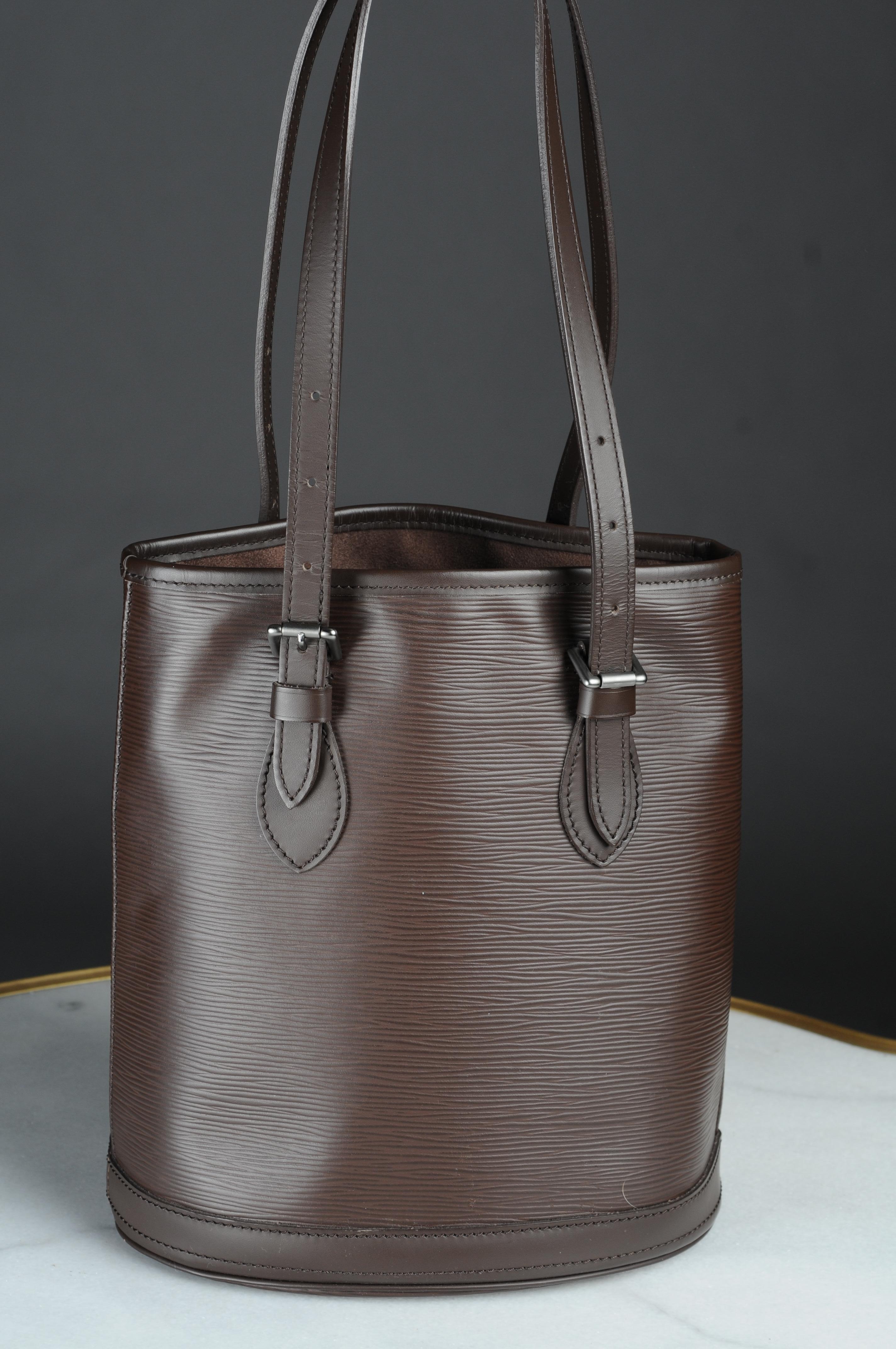 Women's or Men's Louis Vuitton Bucket Bag PM brown Epi  For Sale