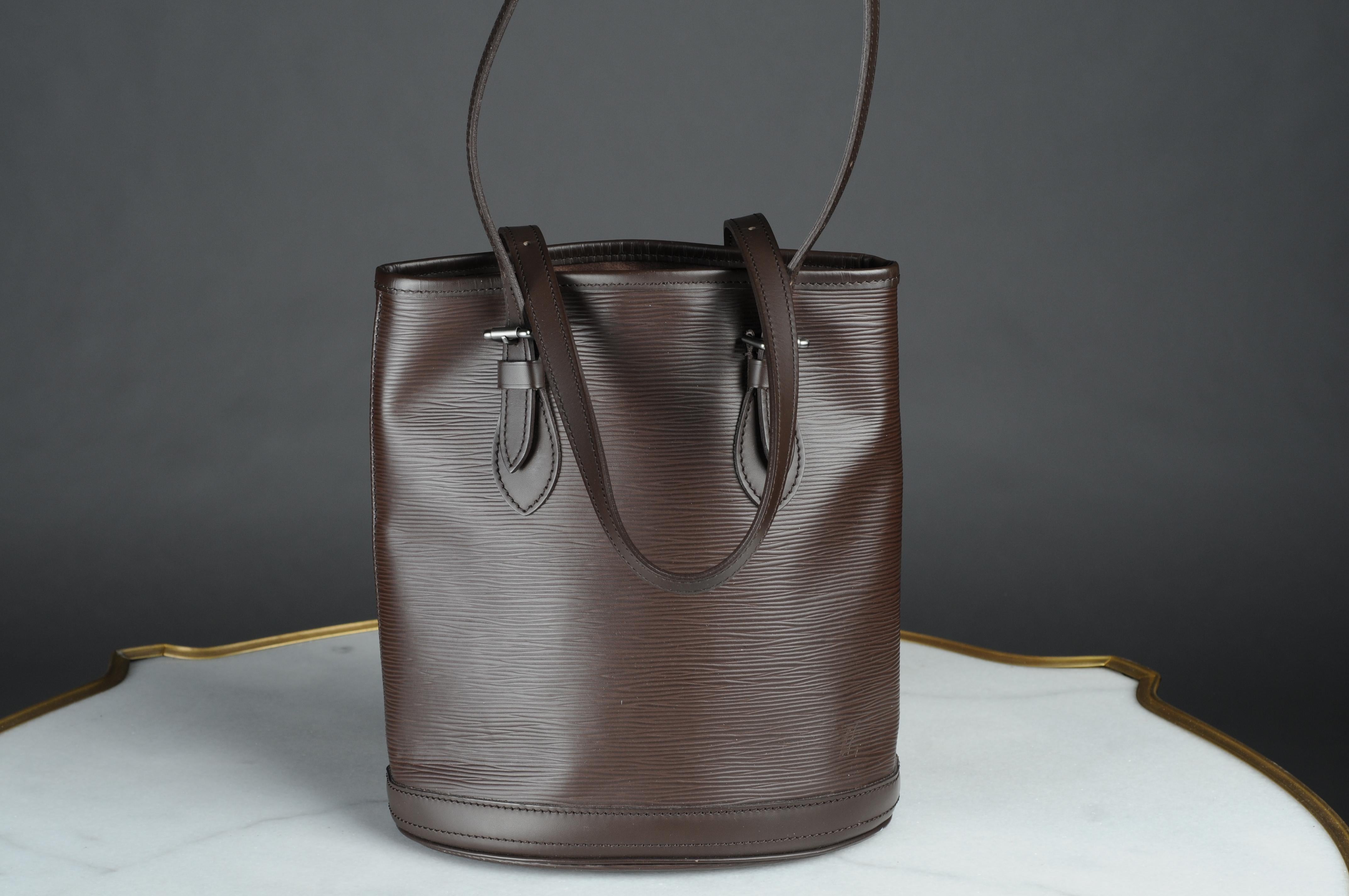 Louis Vuitton Bucket Bag PM brown Epi  For Sale 1