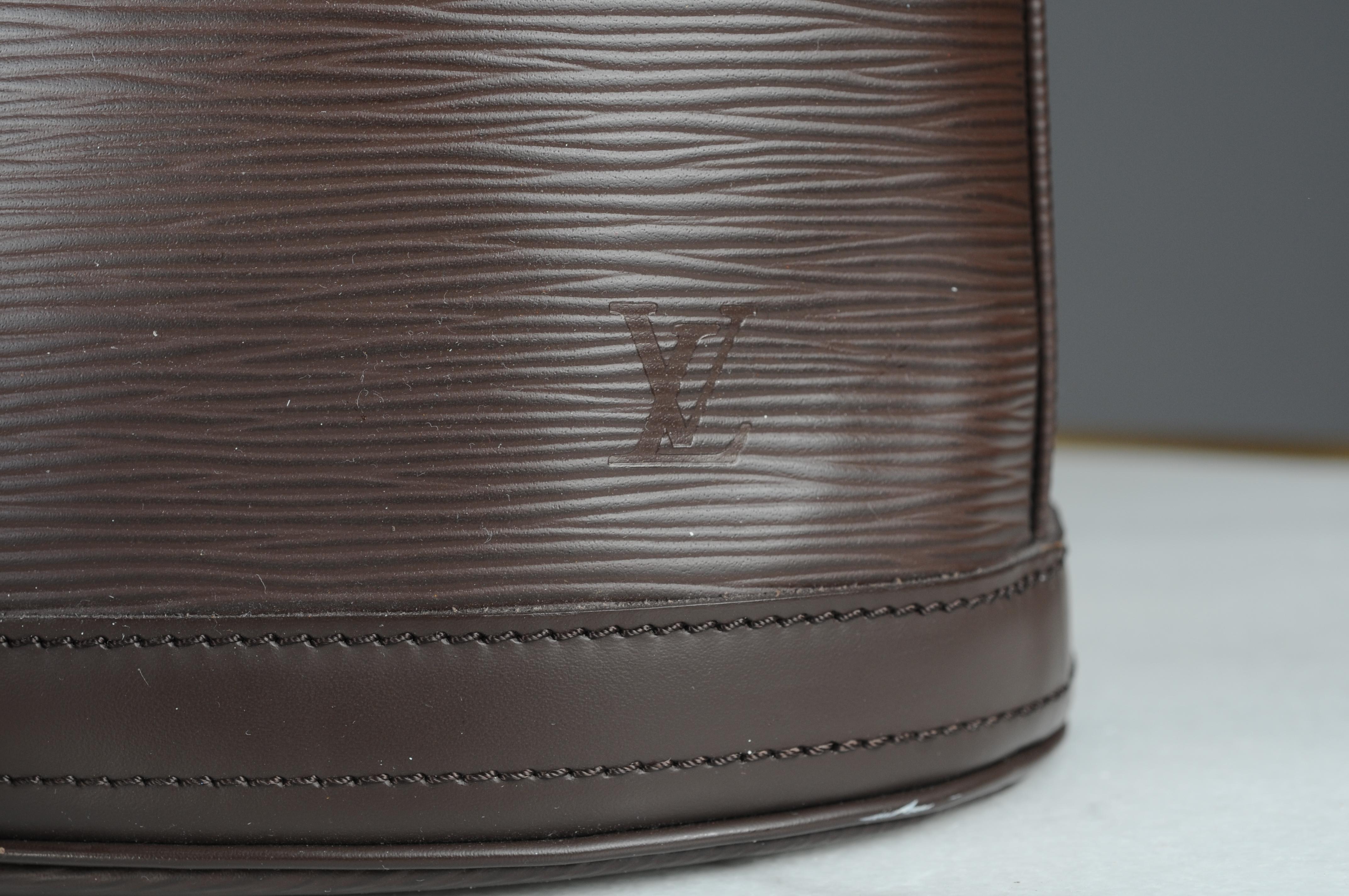 Louis Vuitton Bucket Bag PM brown Epi  For Sale 2