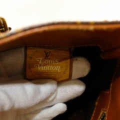 Louis Vuitton Bucket Gm with Kisslock Pouch 870356 Brown Coated Canvas Tote