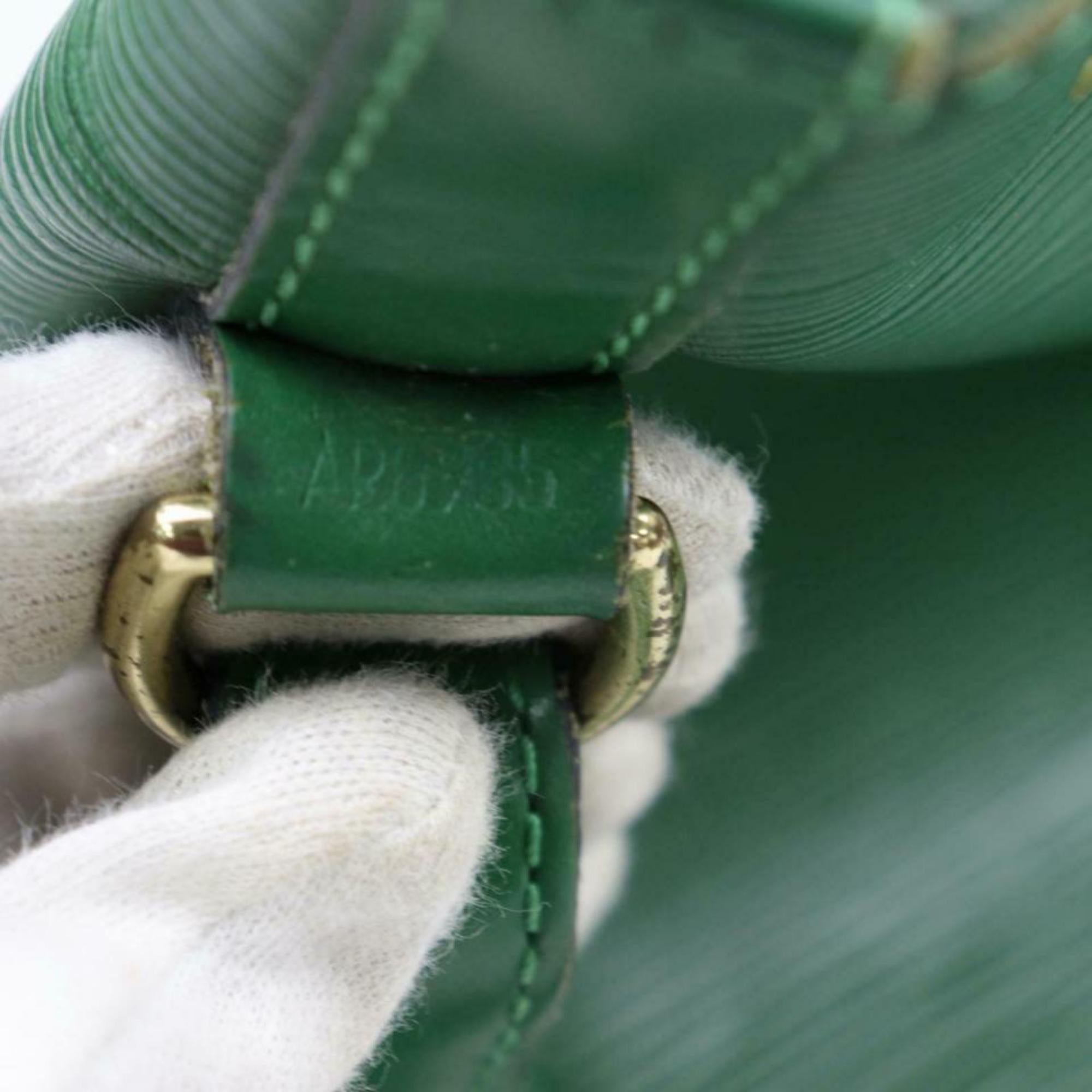 Louis Vuitton Bucket  Noe Drawstring Hobo 870223 Green Leather Shoulder Bag For Sale 5