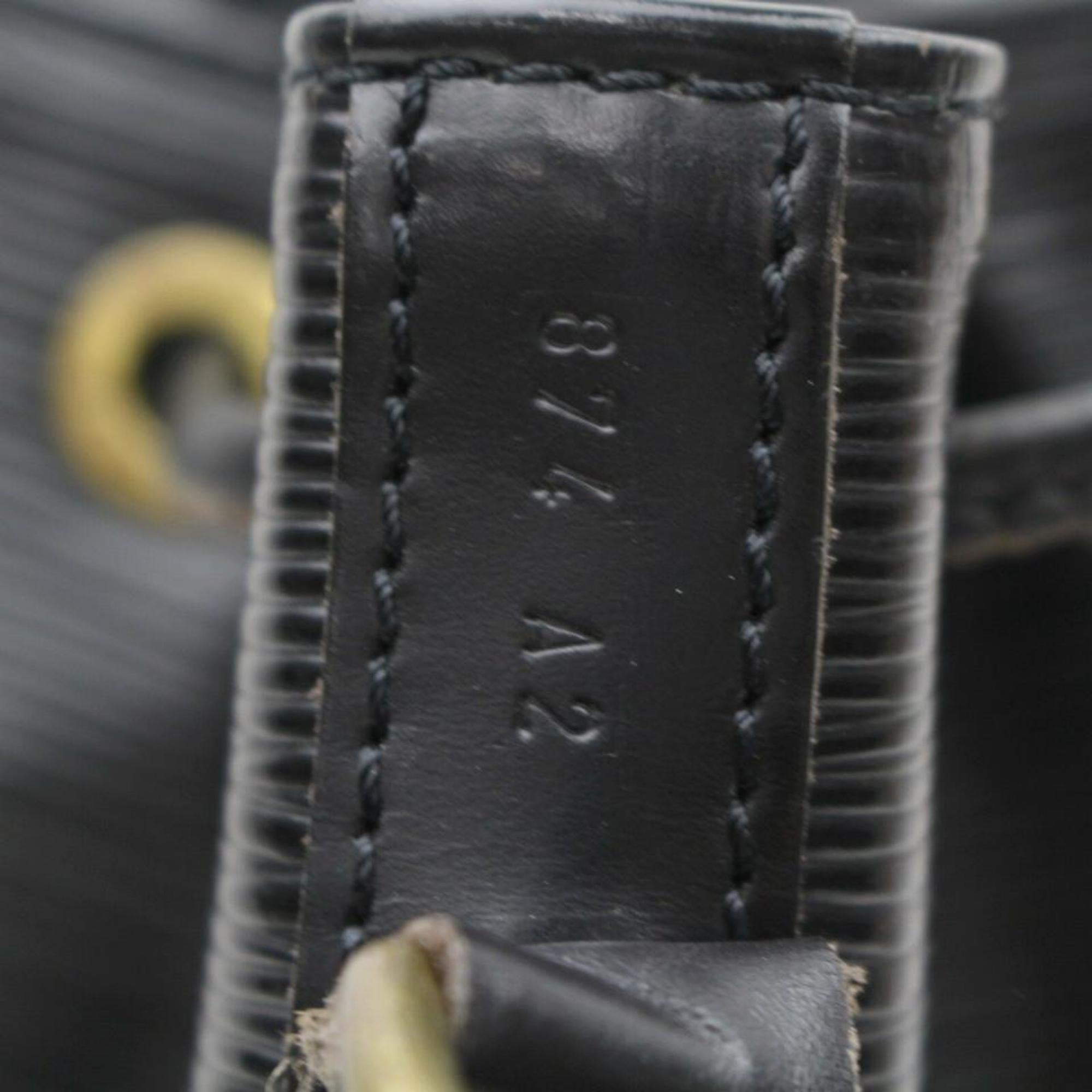 Louis Vuitton Bucket Noir Petit  Hobo 869851 Black Leather Shoulder Bag For Sale 6