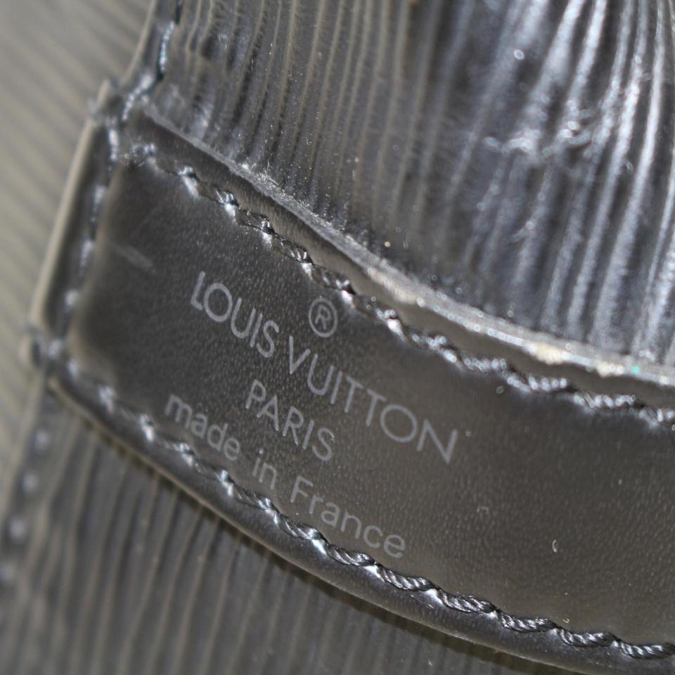 Sac à bandoulière Louis Vuitton Petit Noe en cuir noir avec cordon de serrage 868454 en vente 6