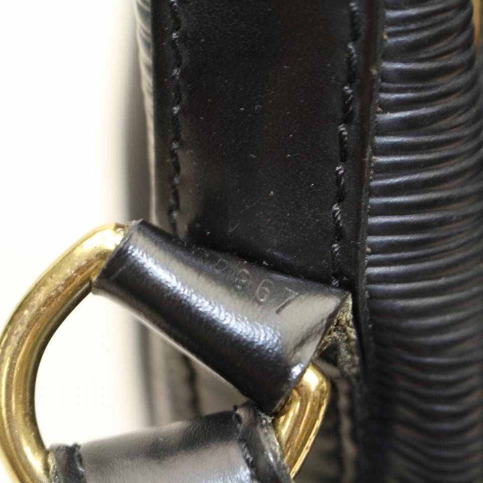Noir Sac à bandoulière Louis Vuitton Petit Noe en cuir noir avec cordon de serrage 868454 en vente