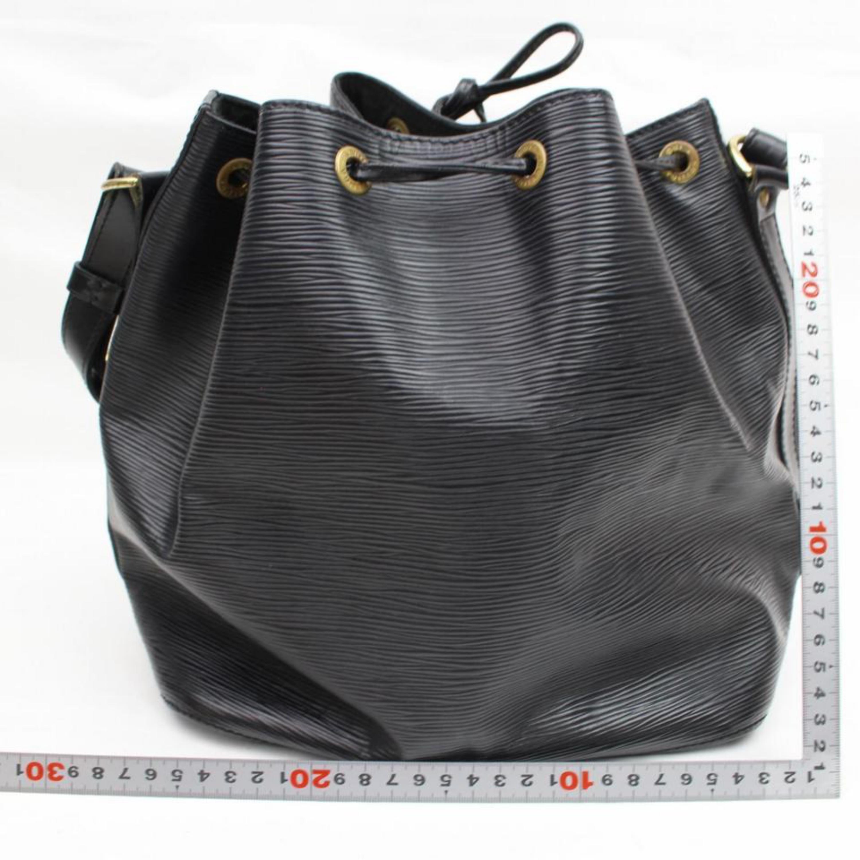 Louis Vuitton Bucket Petit Noe Drawstring 868454 Black Leather Shoulder Bag For Sale 2