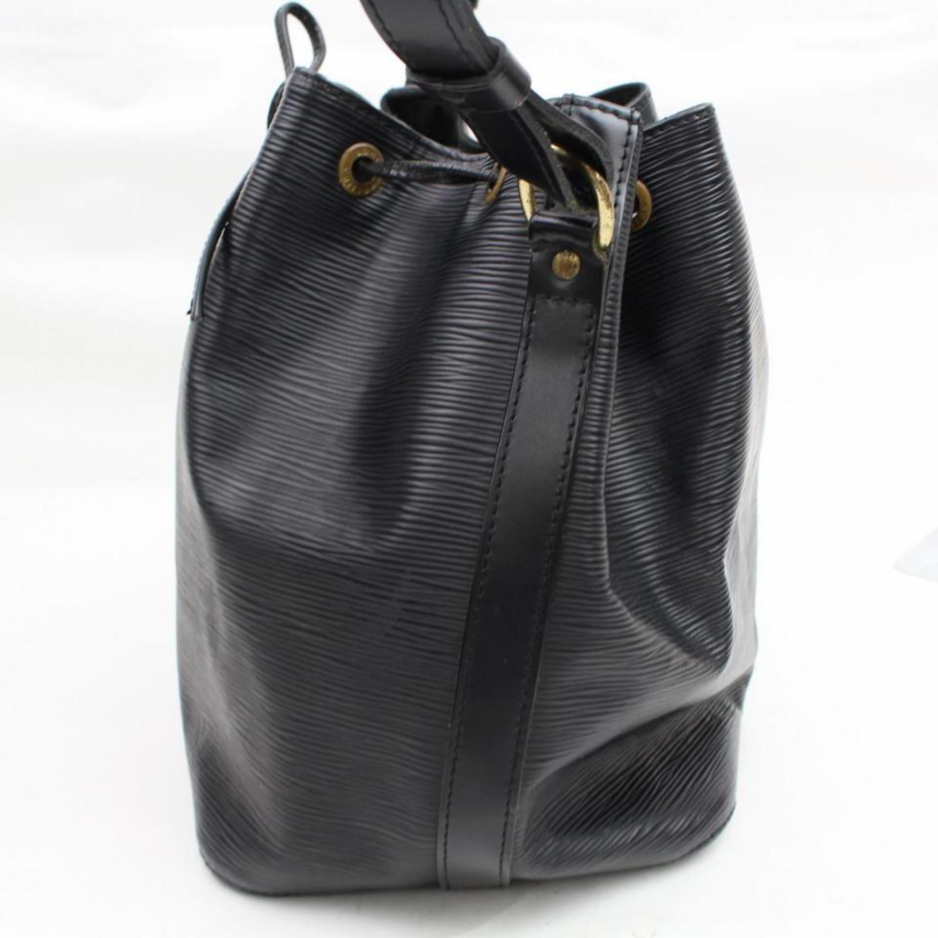 Louis Vuitton Bucket Petit Noe Drawstring 868454 Black Leather Shoulder Bag For Sale 4