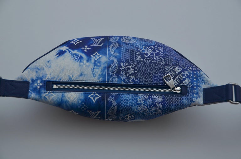 Louis Vuitton Discovery Bum Bag PM Bandana Blue Monogram Crossbody
