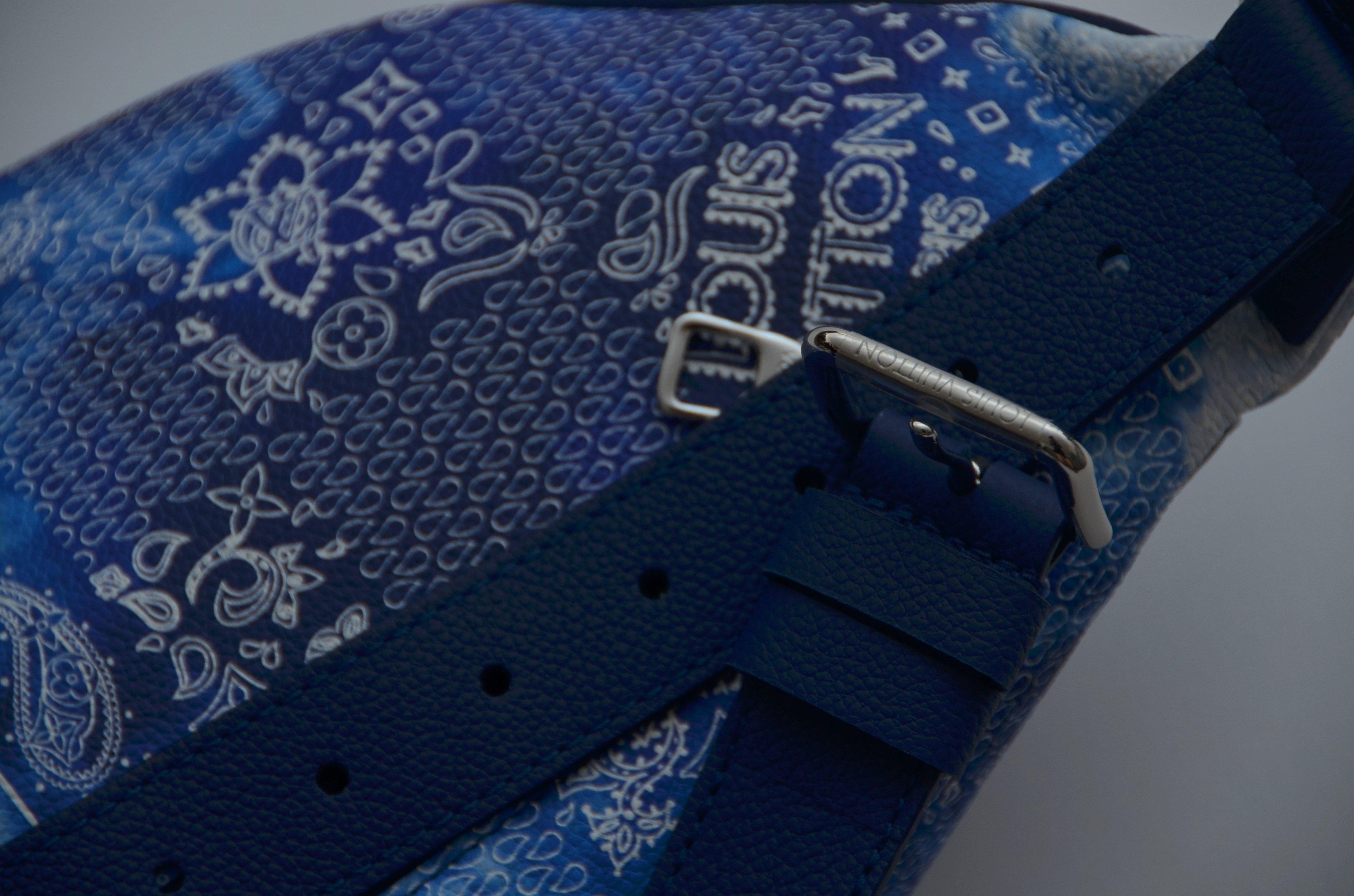  Louis Vuitton Bum Bag Discovery PM Monogram Bandana Bleached Blue  NEW For Sale 1