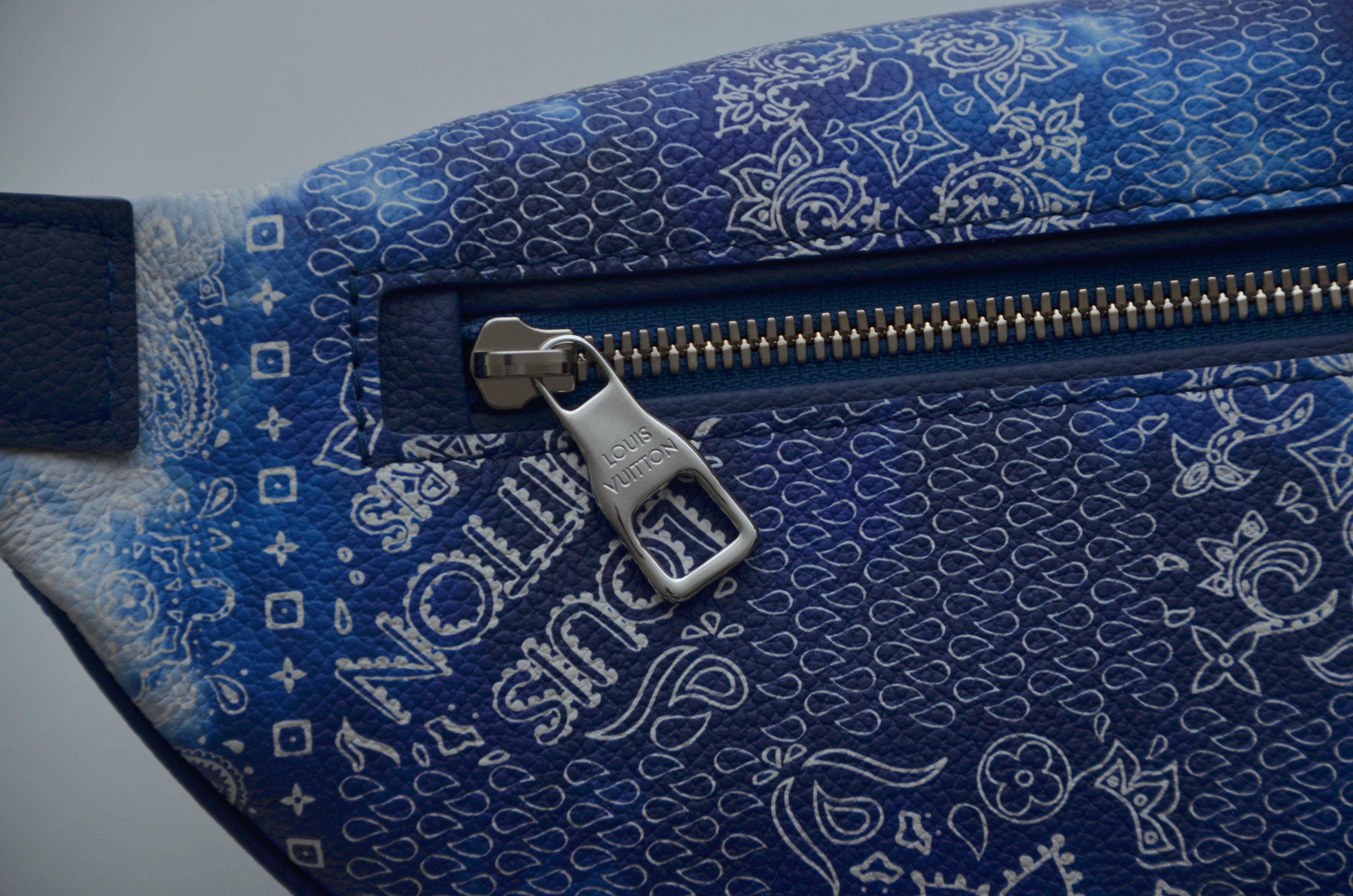  Louis Vuitton Discovery PM Gürteltasche mit Monogramm Bandana in Blau  NEU im Angebot 1