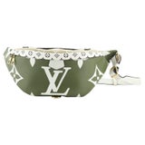250 Bum bag by louis vuitton Stock Pictures, Editorial Images and