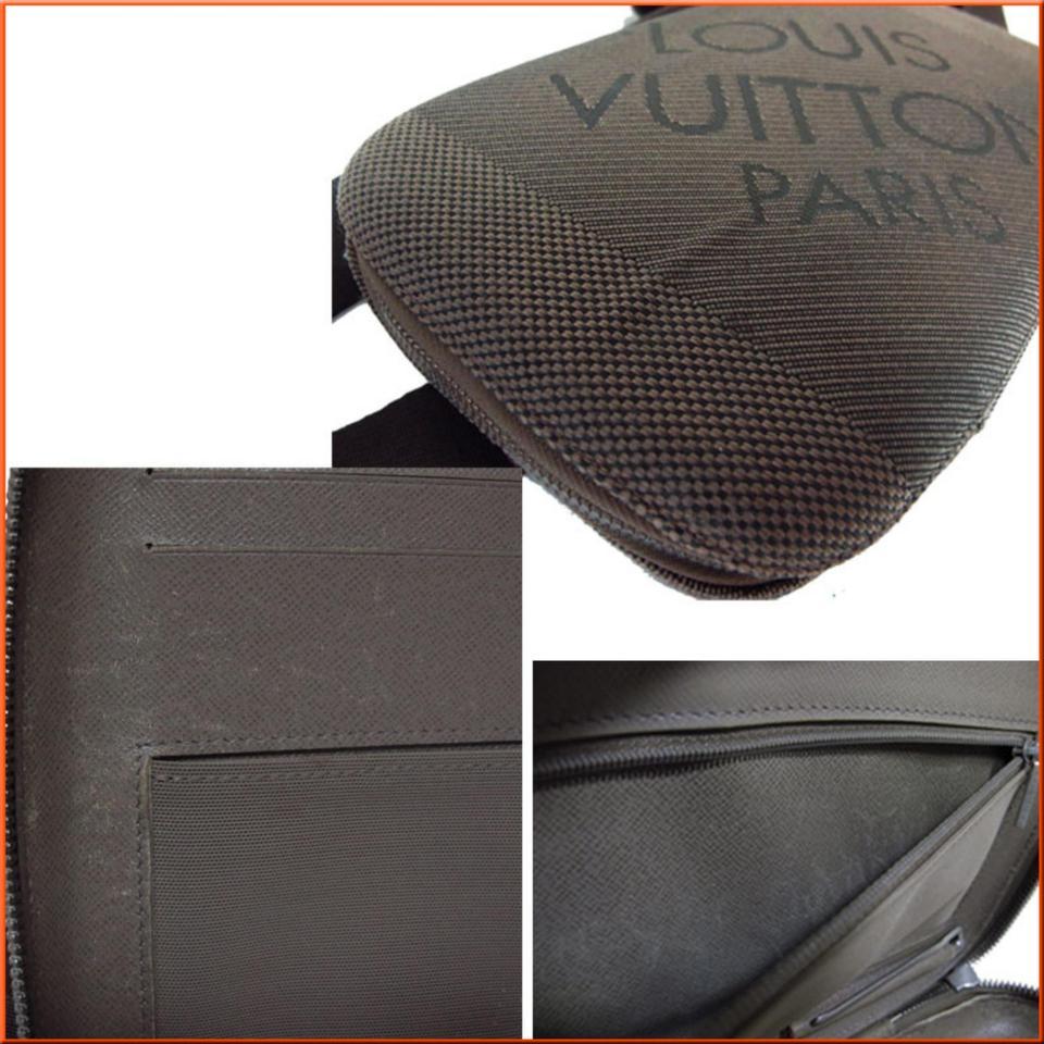 Louis Vuitton Bum Mage Damier Geant 229814 Grey Canvas Cross Body Bag In Good Condition In Dix hills, NY